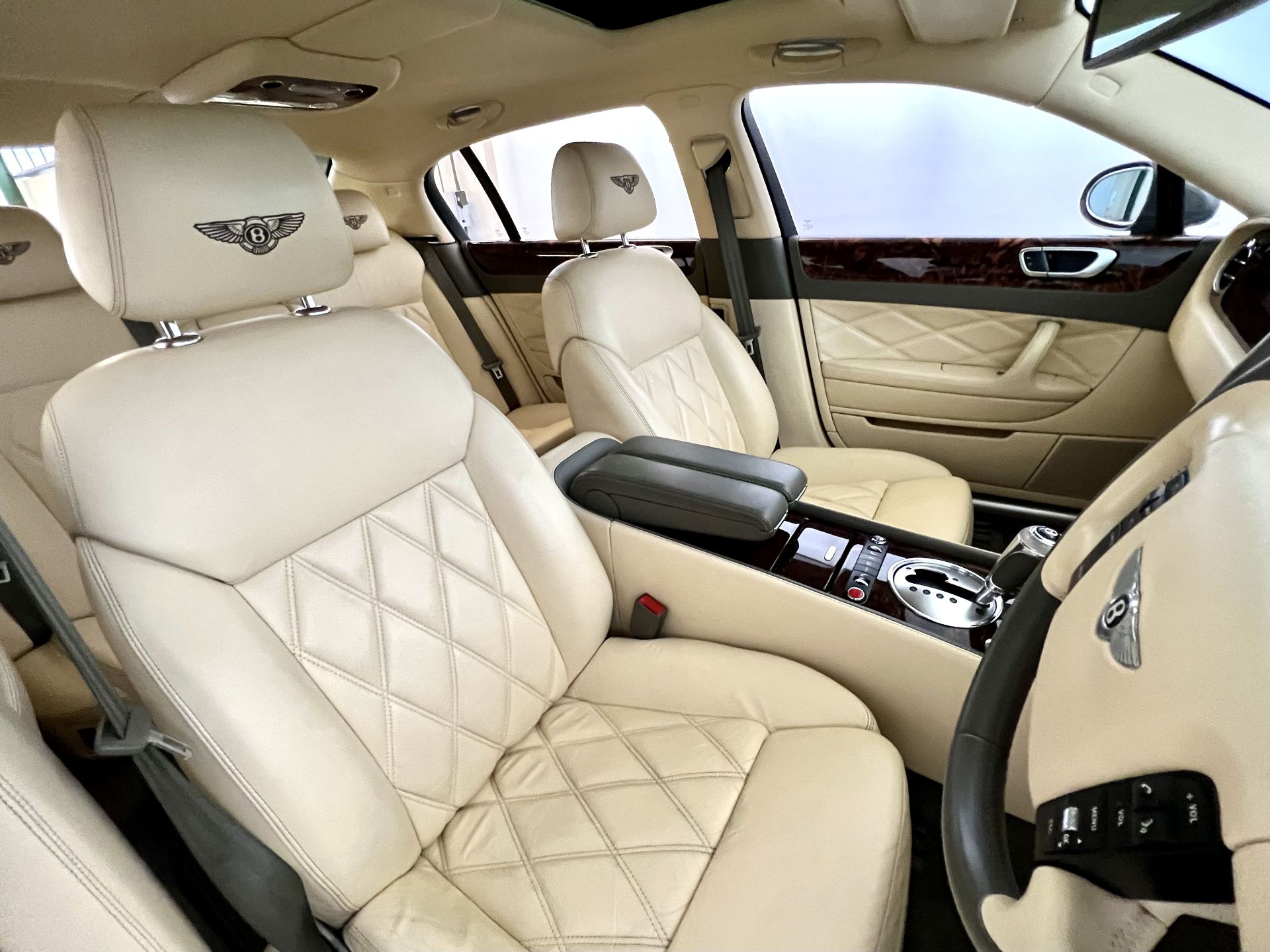 Bentley Flying Spur Mulliner - Image 21 of 47