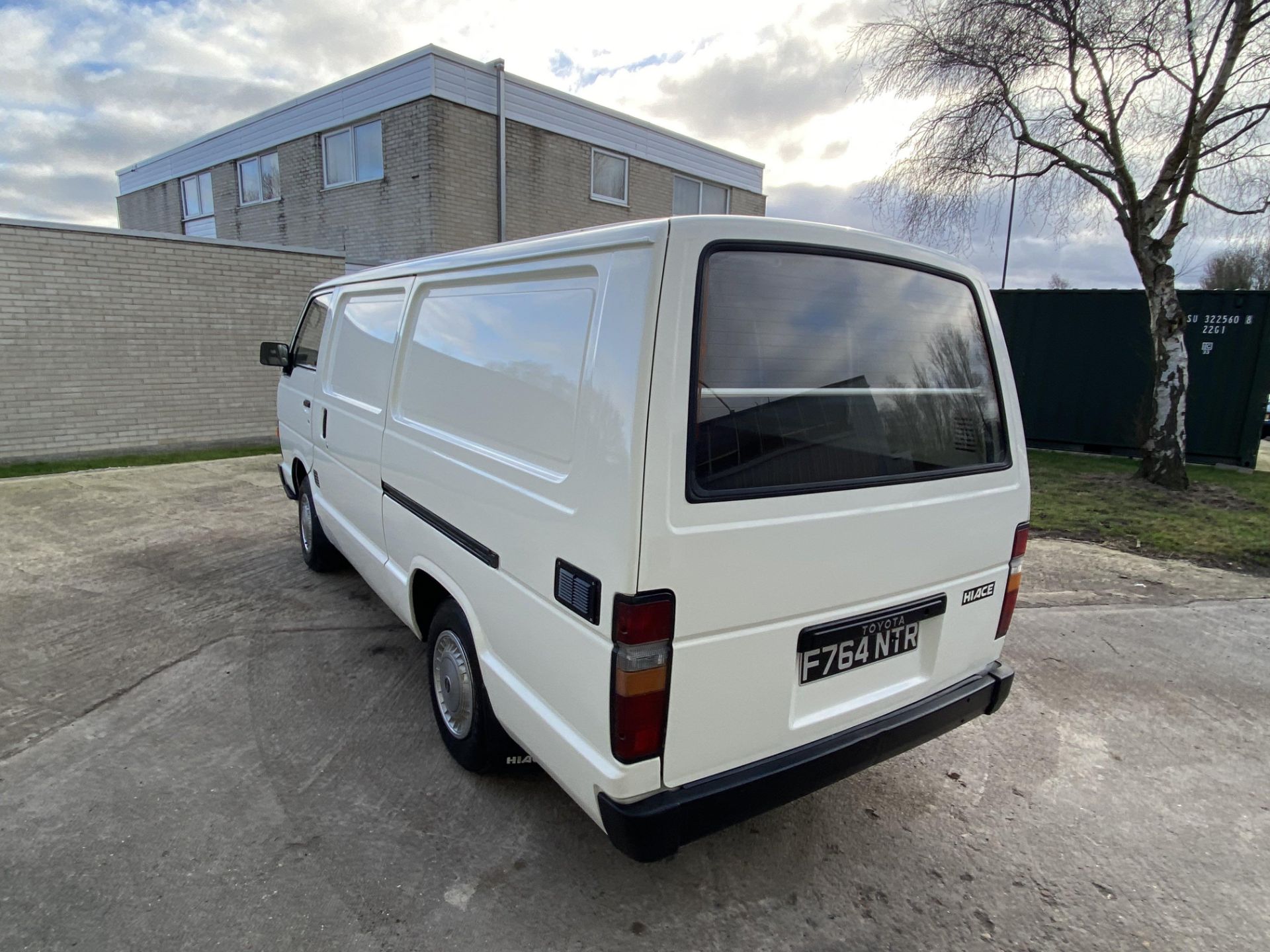 Toyota Hi-Ace - Image 7 of 30