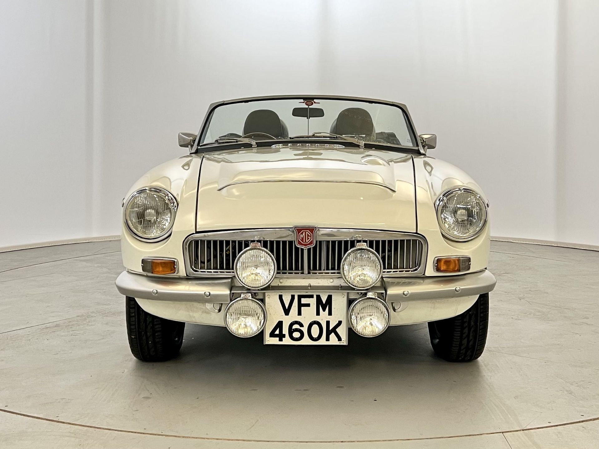 MG B Roadster V8 - Image 2 of 35