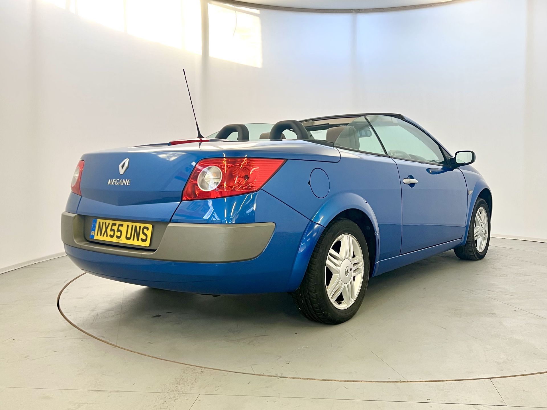 Renault Megane Cabriolet - Image 9 of 34