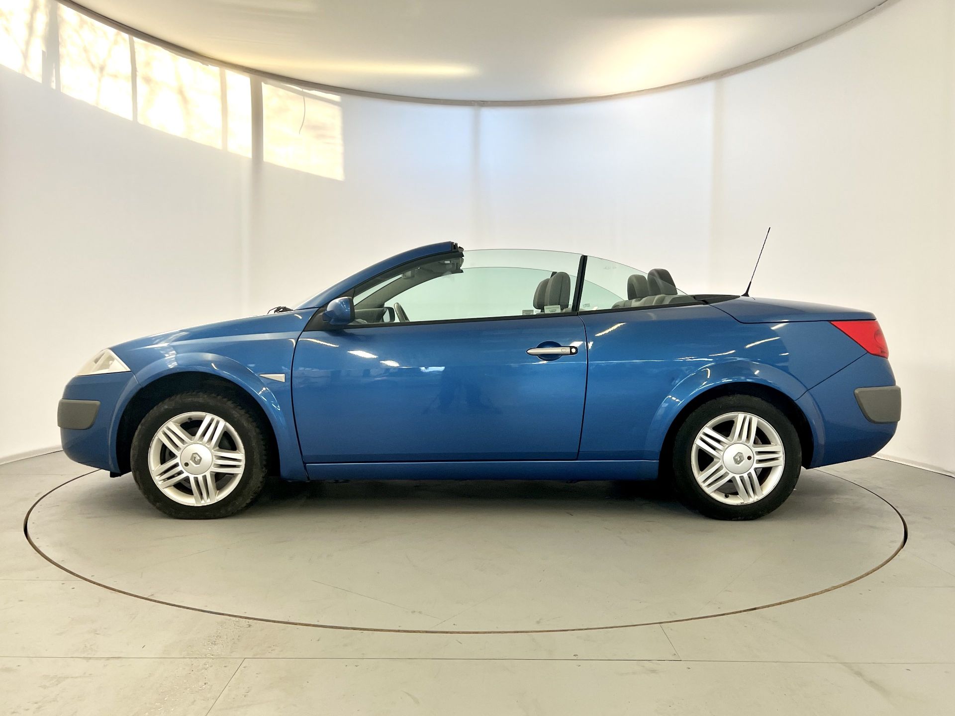 Renault Megane Cabriolet - Image 5 of 34