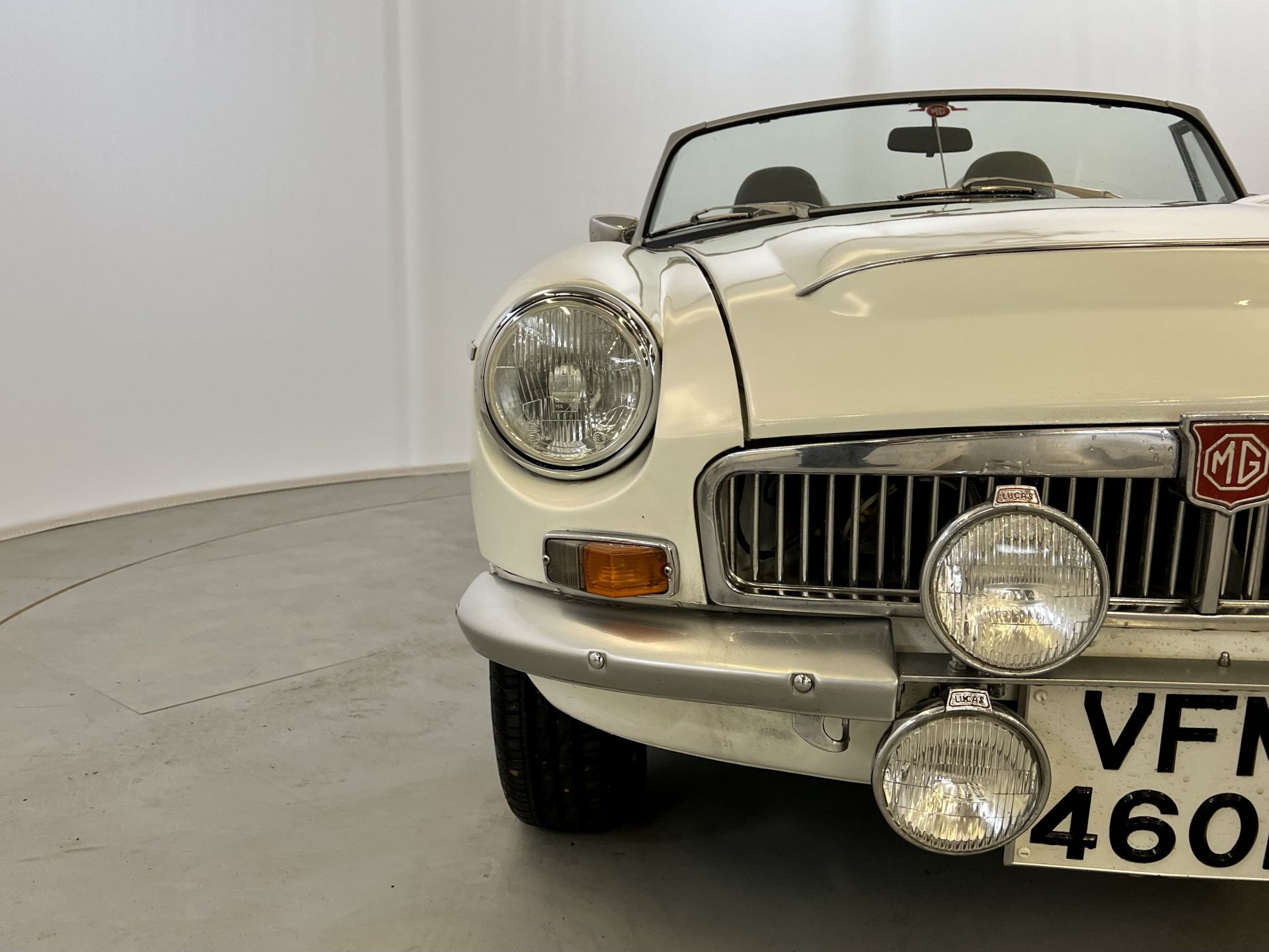 MG B Roadster V8 - Image 13 of 35