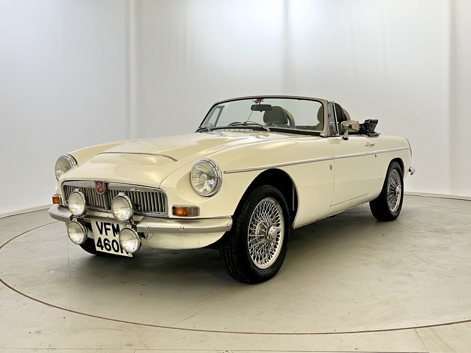 MG B Roadster V8 - Image 3 of 35