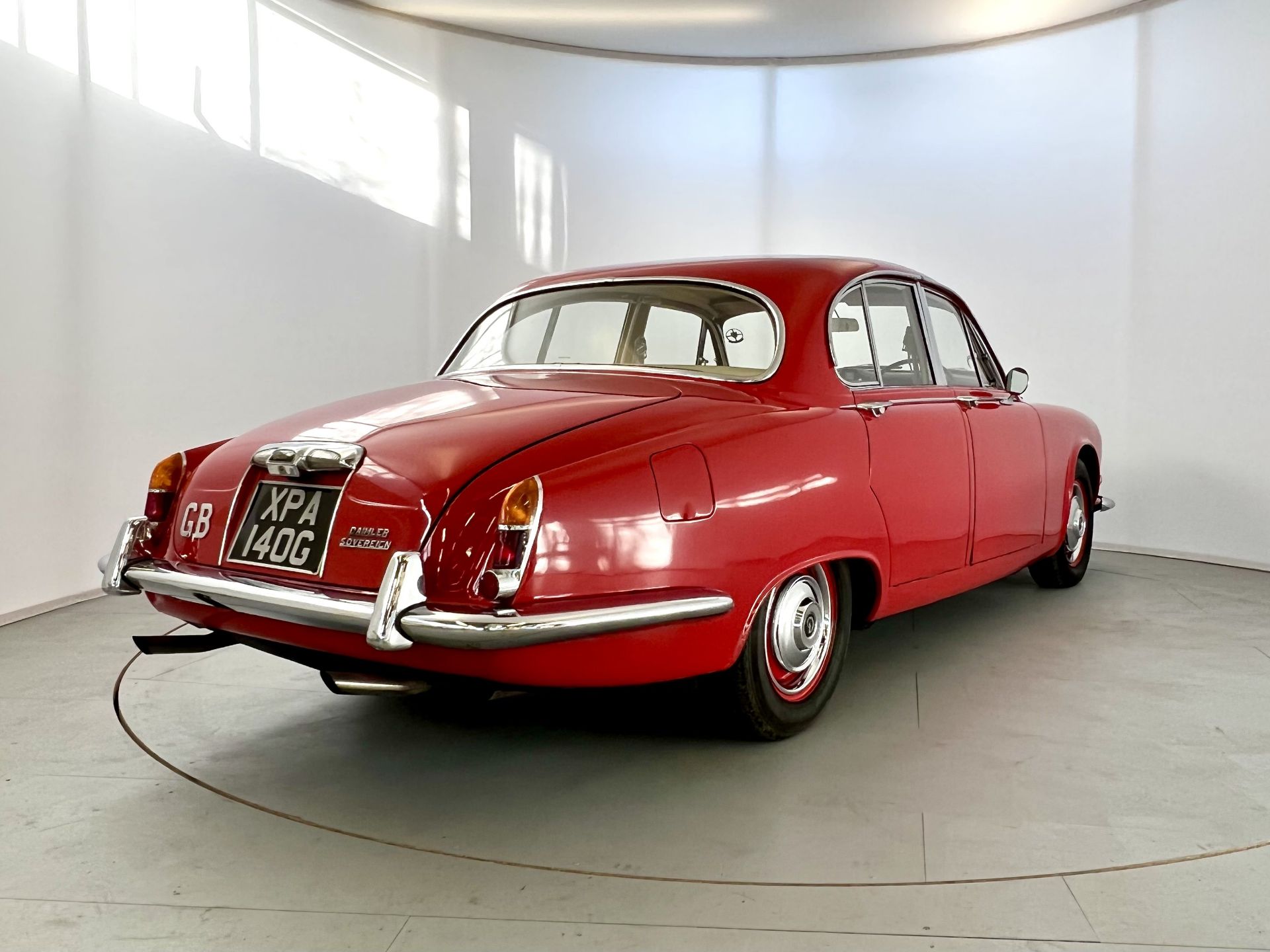 Daimler 420 Sovereign - Image 9 of 36