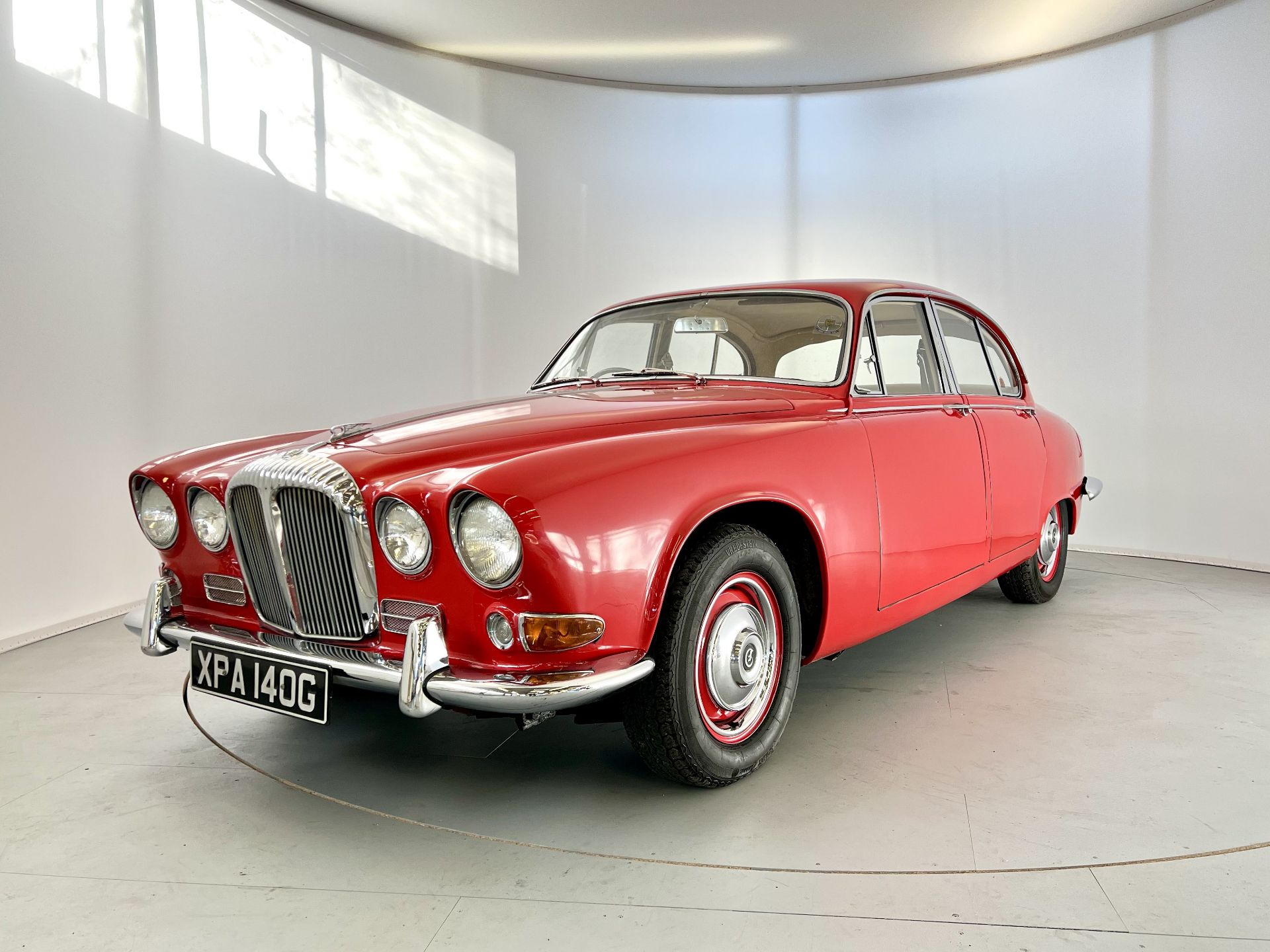 Daimler 420 Sovereign - Image 3 of 36