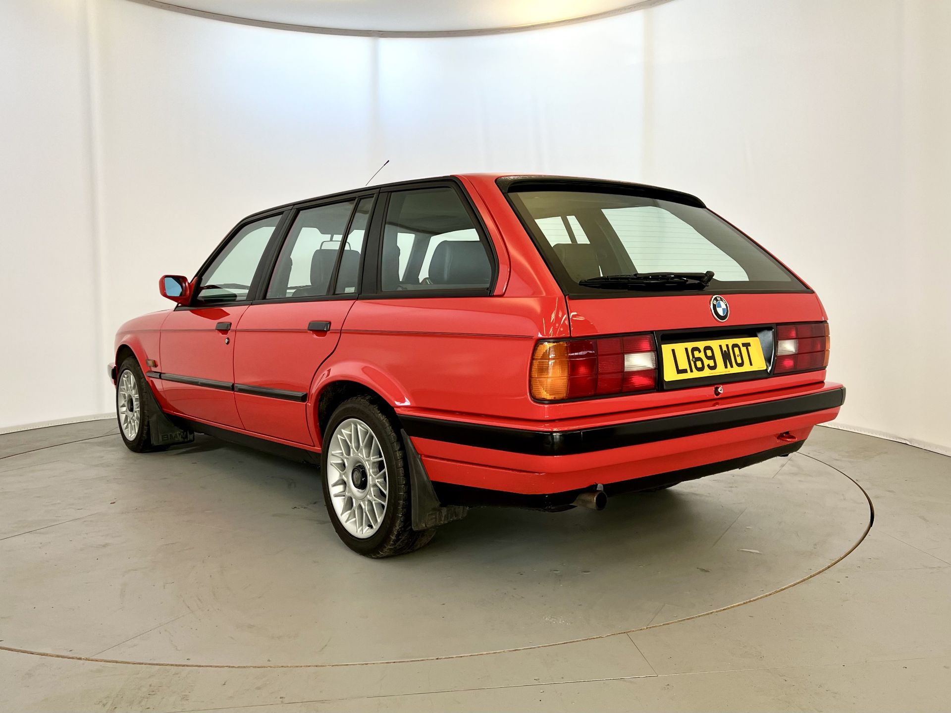 BMW 318 Touring - Image 7 of 37