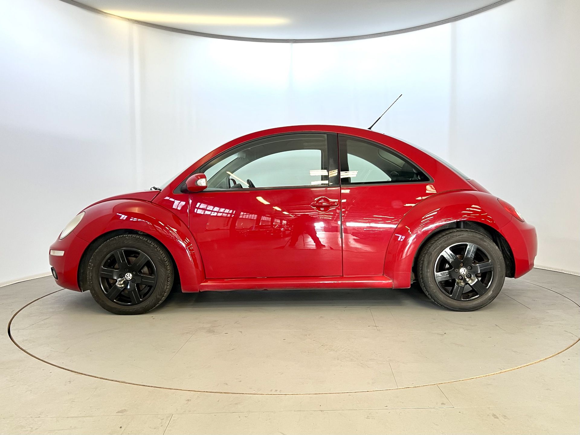 Volkswagen Beetle Luna - Image 9 of 32