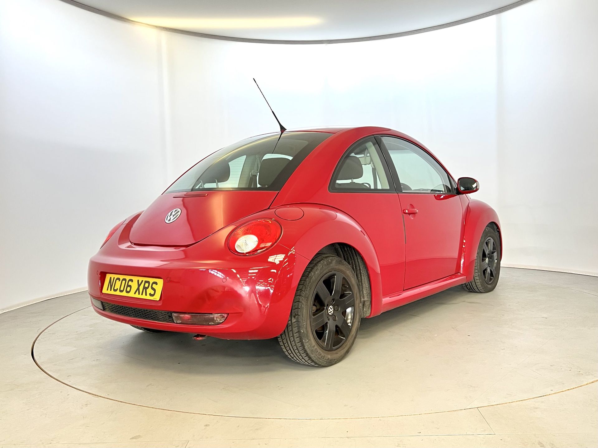 Volkswagen Beetle Luna - Image 5 of 32