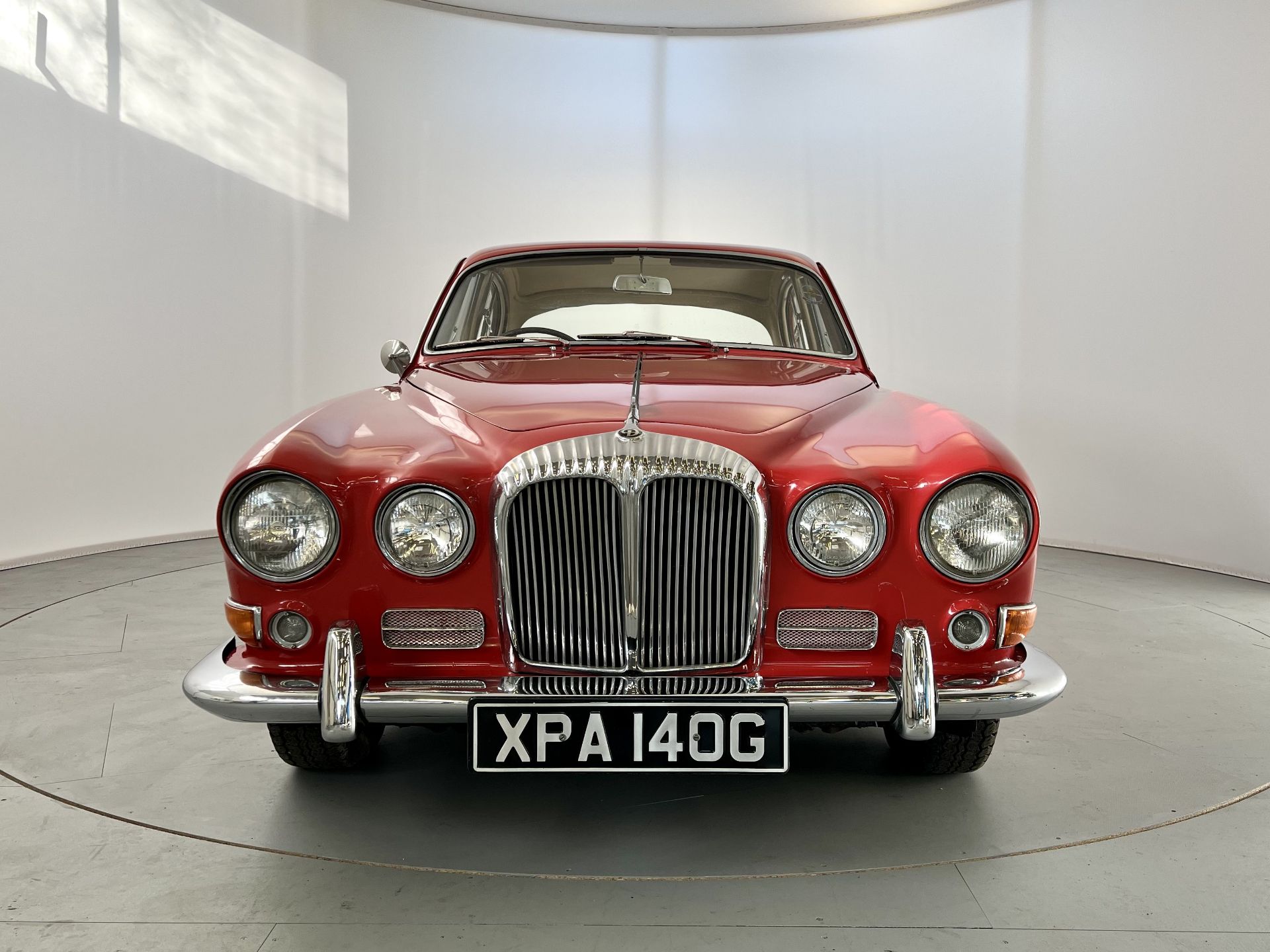 Daimler 420 Sovereign - Image 2 of 36