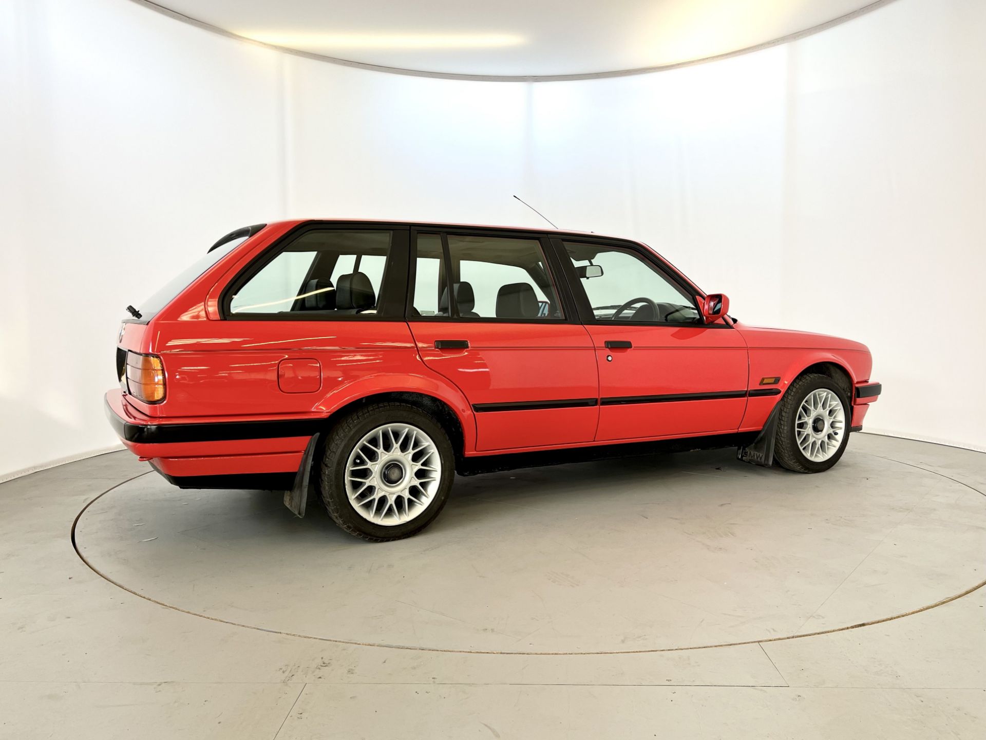 BMW 318 Touring - Image 10 of 37