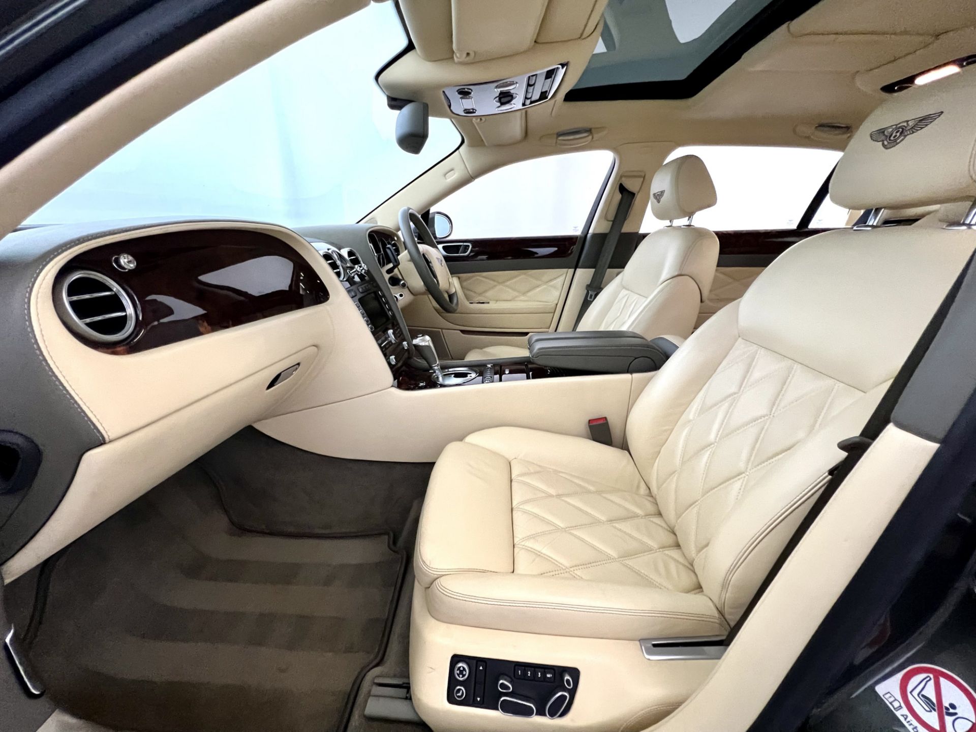 Bentley Flying Spur Mulliner - Image 36 of 47