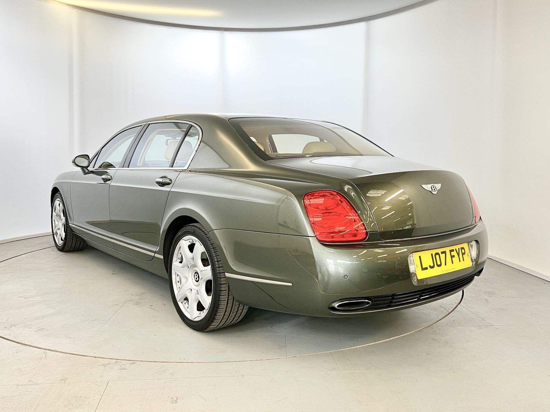 Bentley Flying Spur Mulliner - Image 7 of 47