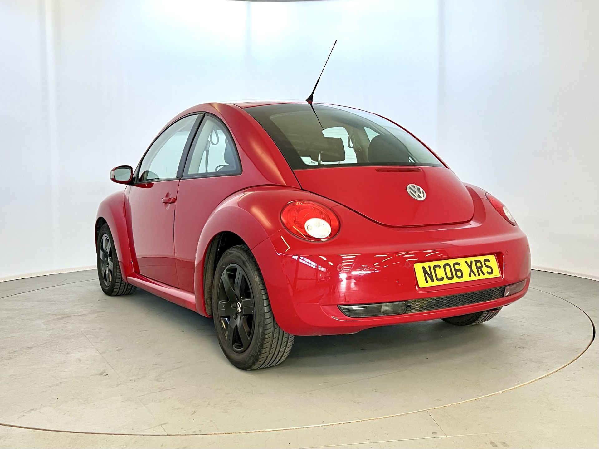Volkswagen Beetle Luna - Image 7 of 32