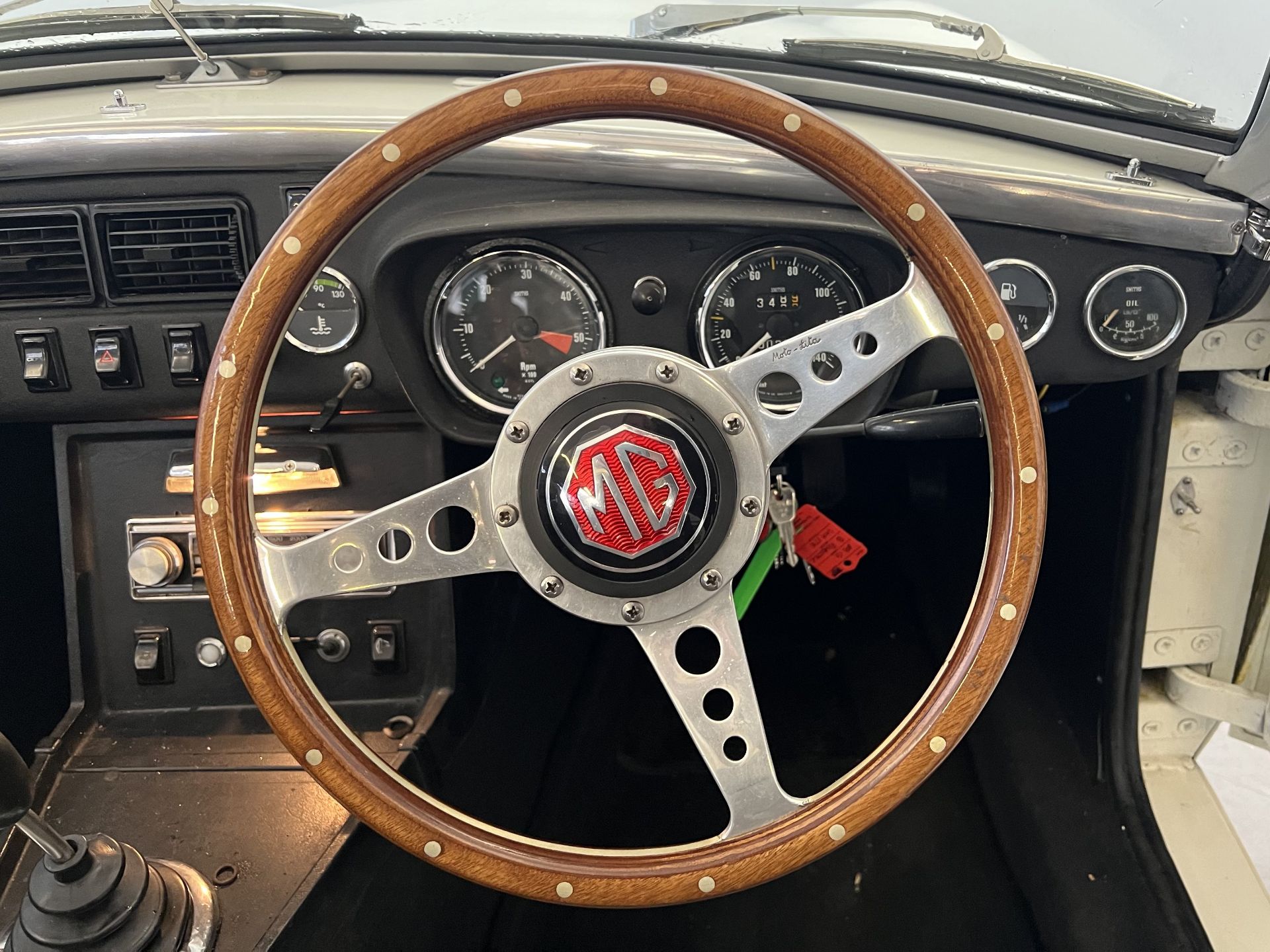 MG B Roadster V8 - Image 27 of 35