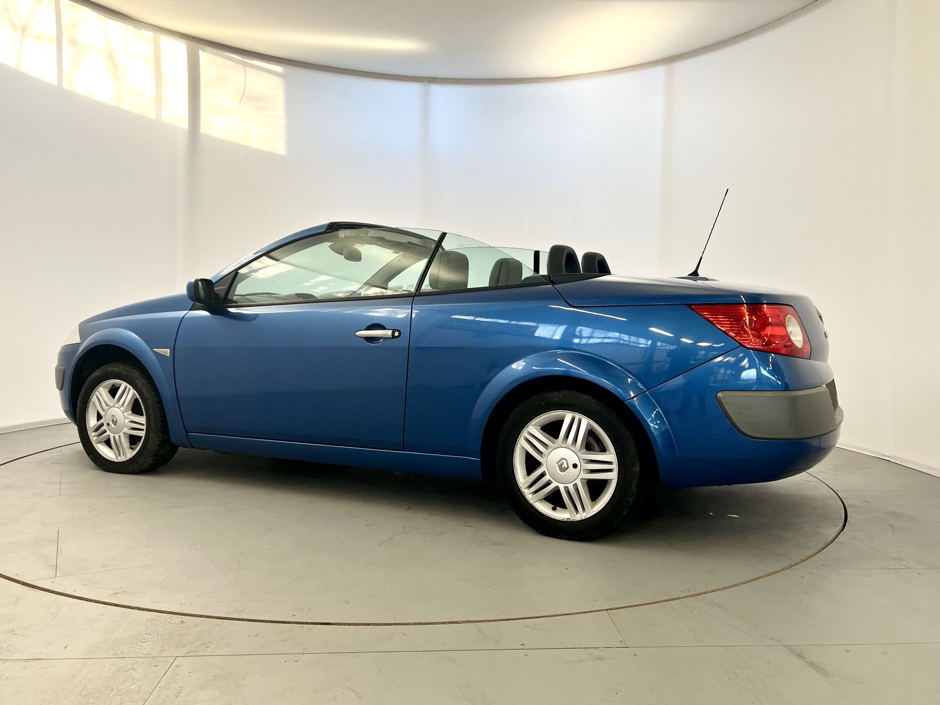 Renault Megane Cabriolet - Image 6 of 34