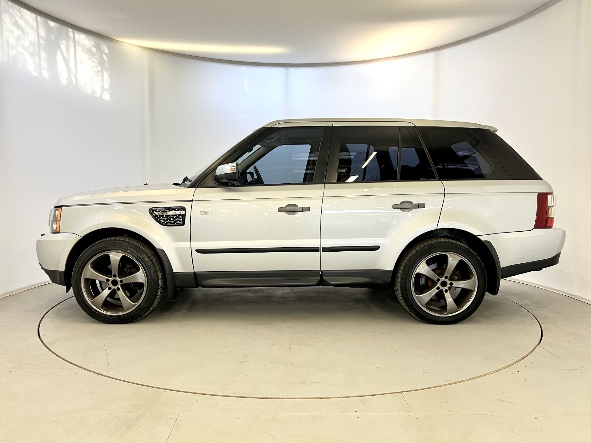 Land Rover Range Rover Sport - Image 5 of 41