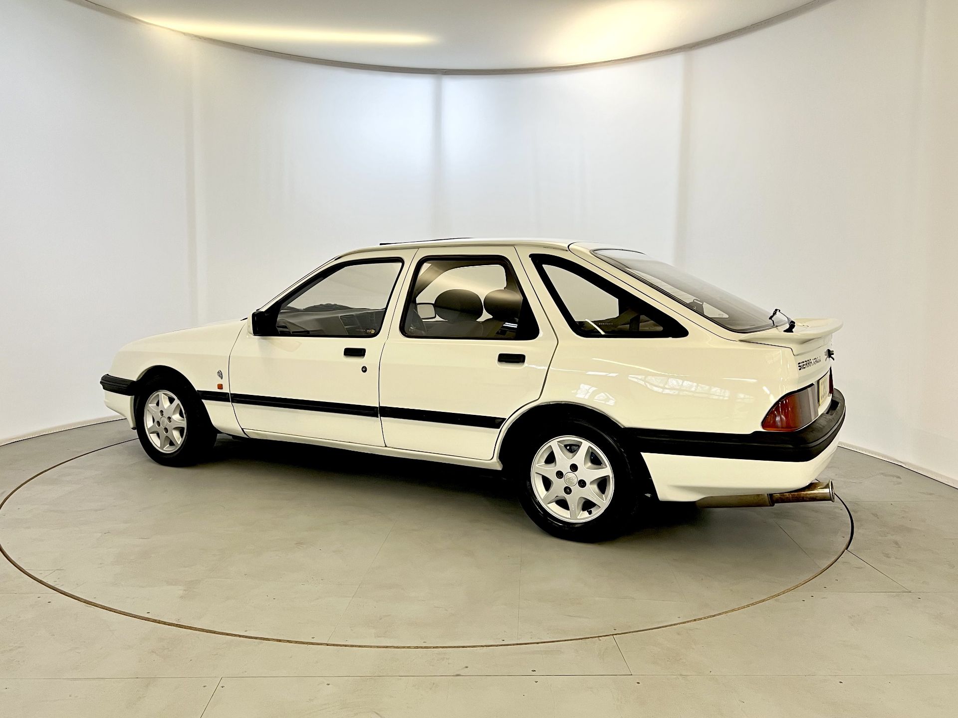 Ford Sierra XR4X4 - Image 6 of 36