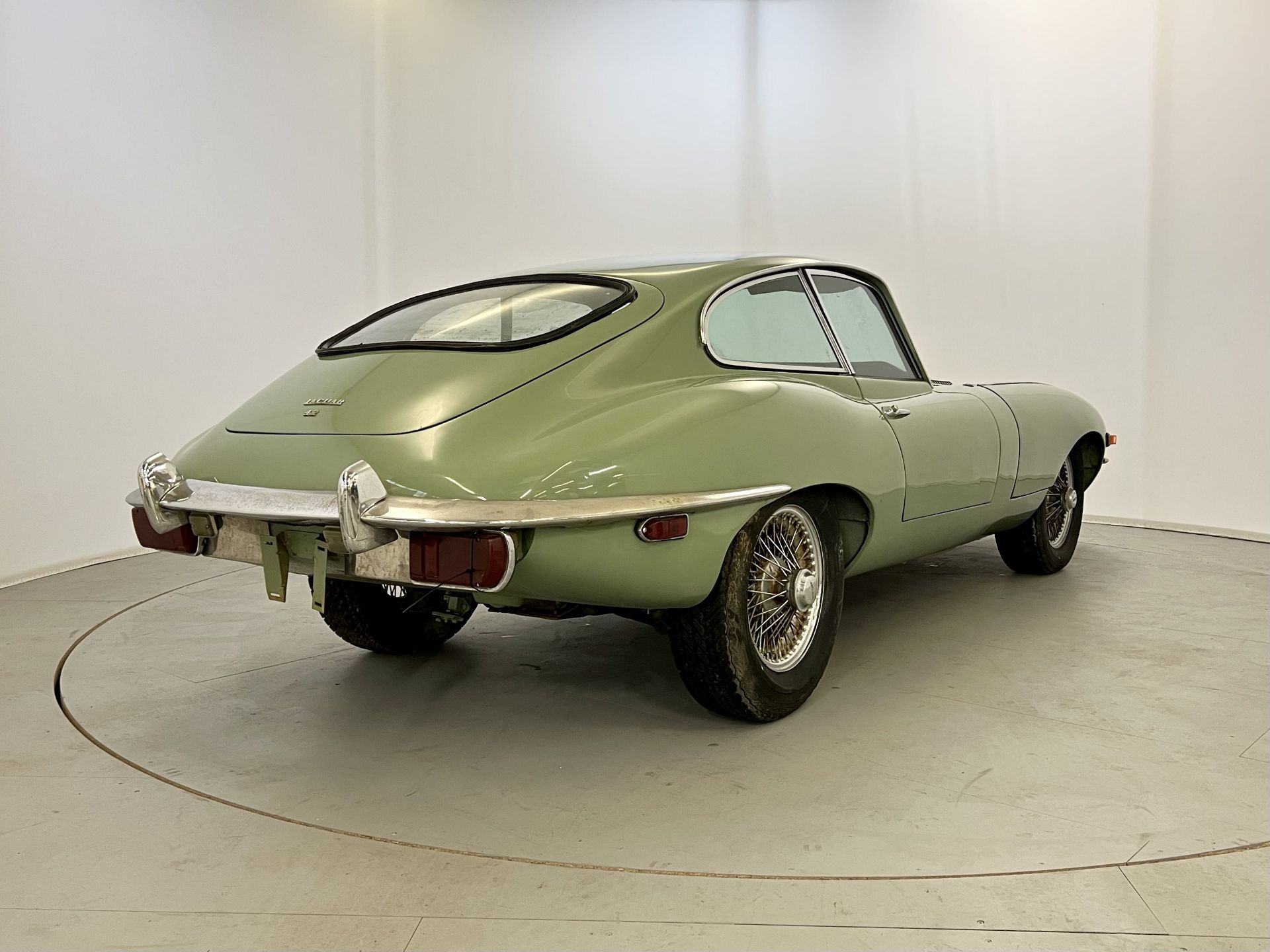 Jaguar E-Type FHC - Image 9 of 33