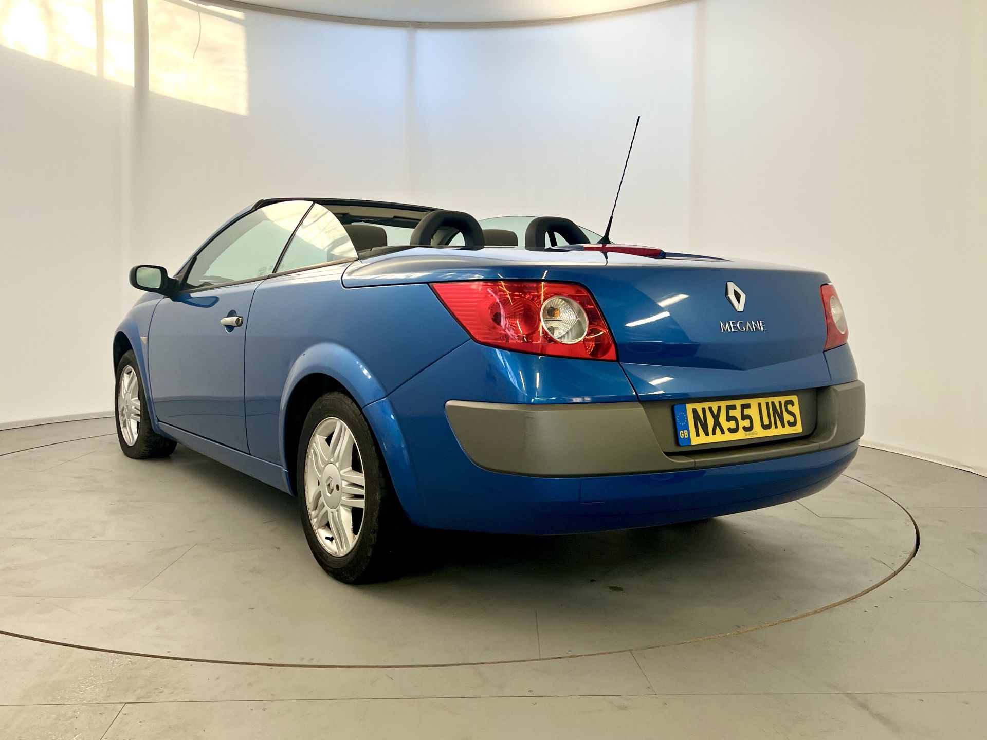 Renault Megane Cabriolet - Image 7 of 34