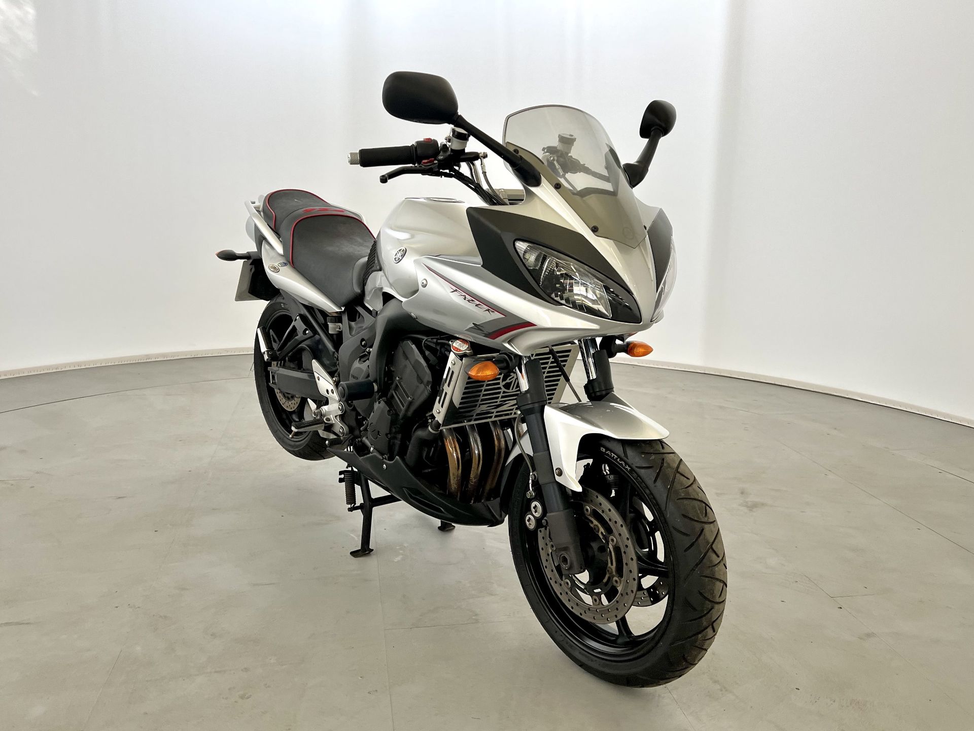 Yamaha FZ6 S2 - Image 5 of 22