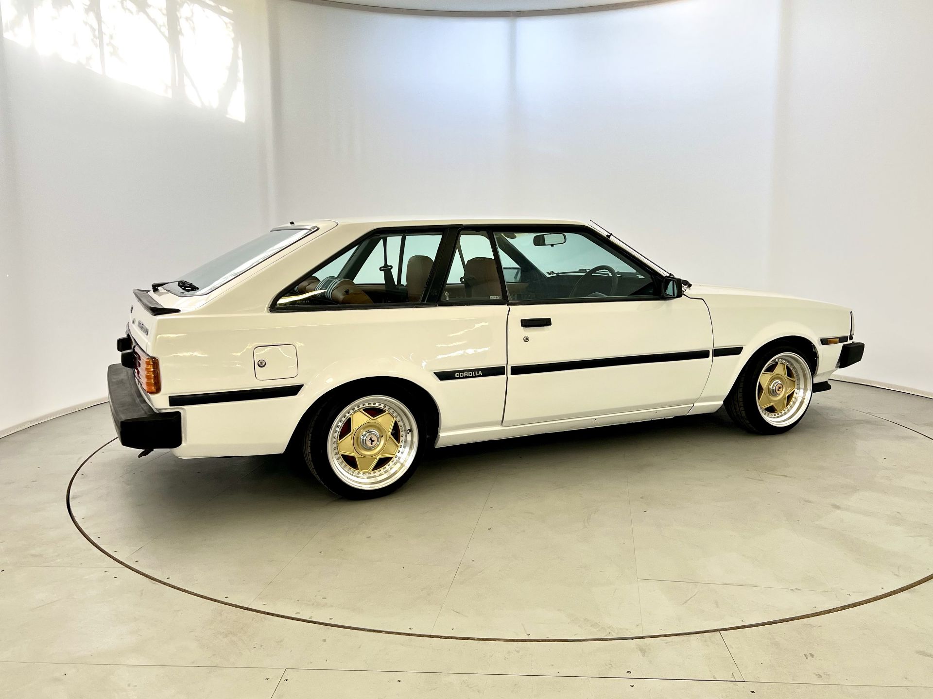 Toyota Corolla Liftback - Image 10 of 33