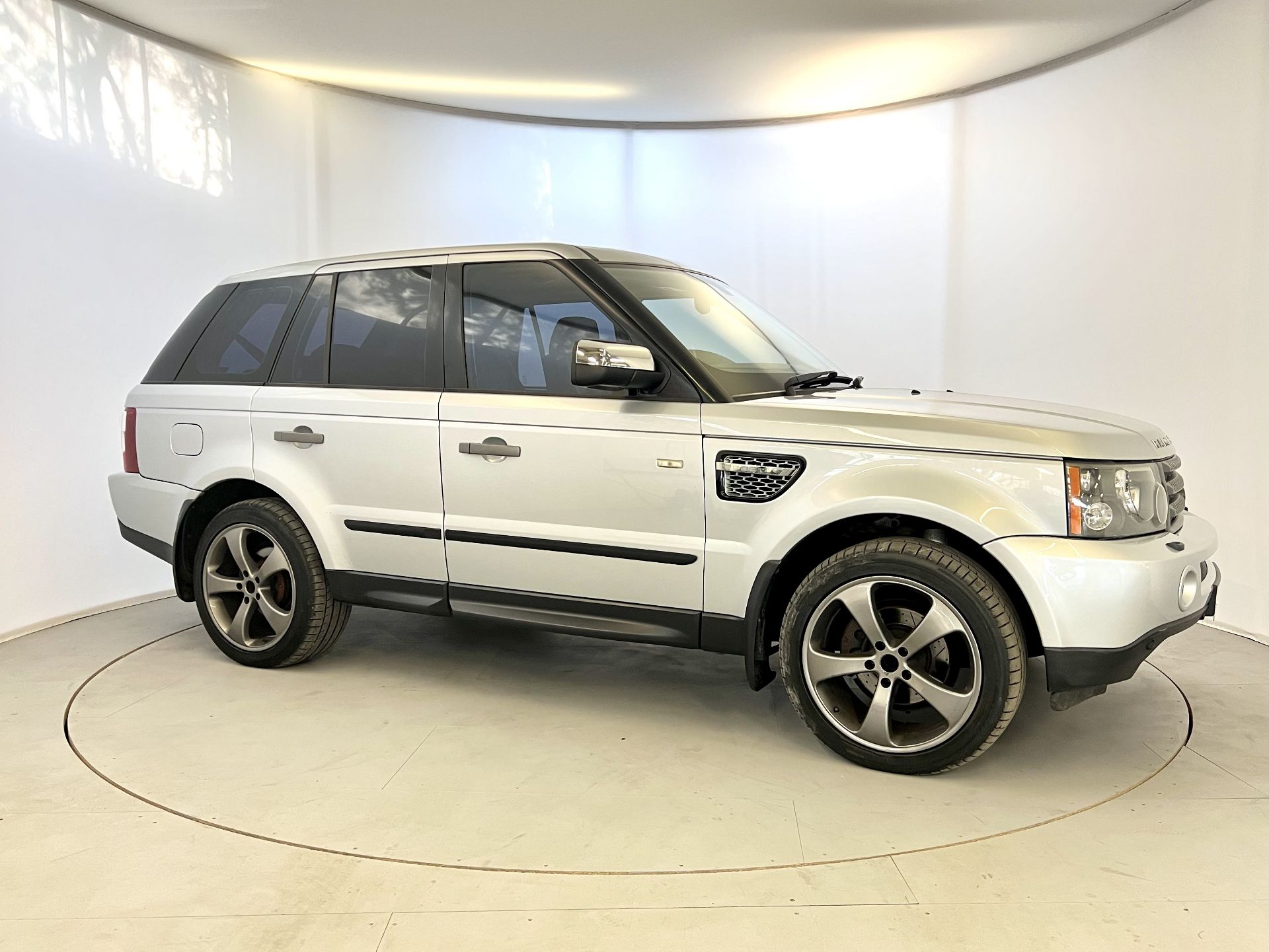 Land Rover Range Rover Sport - Image 12 of 41