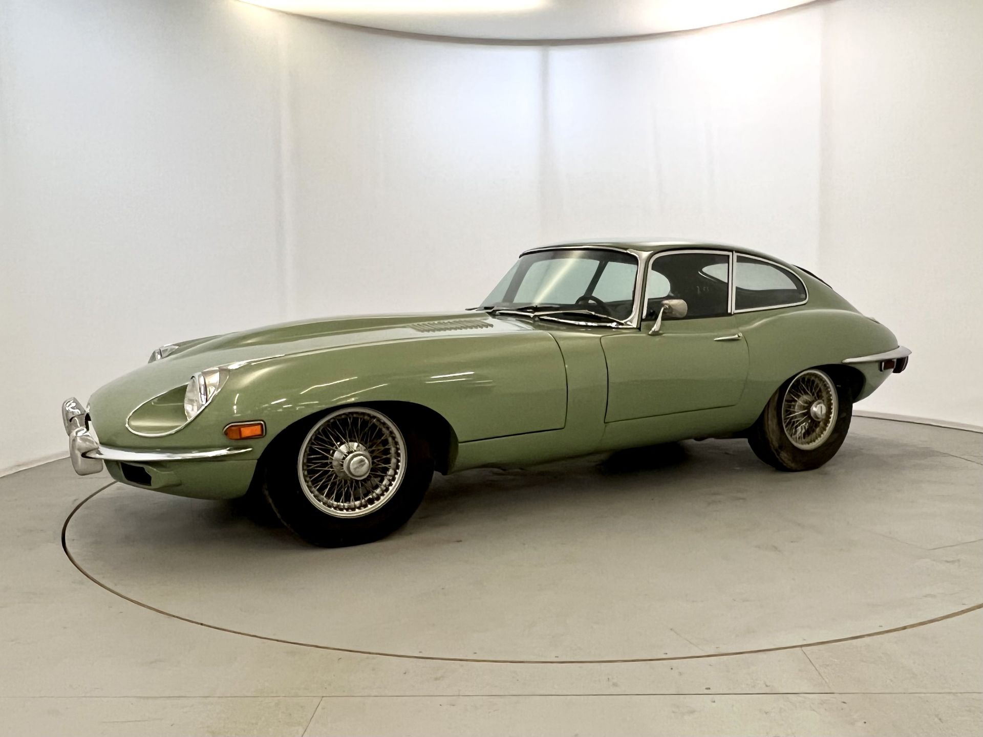 Jaguar E-Type FHC - Image 4 of 33