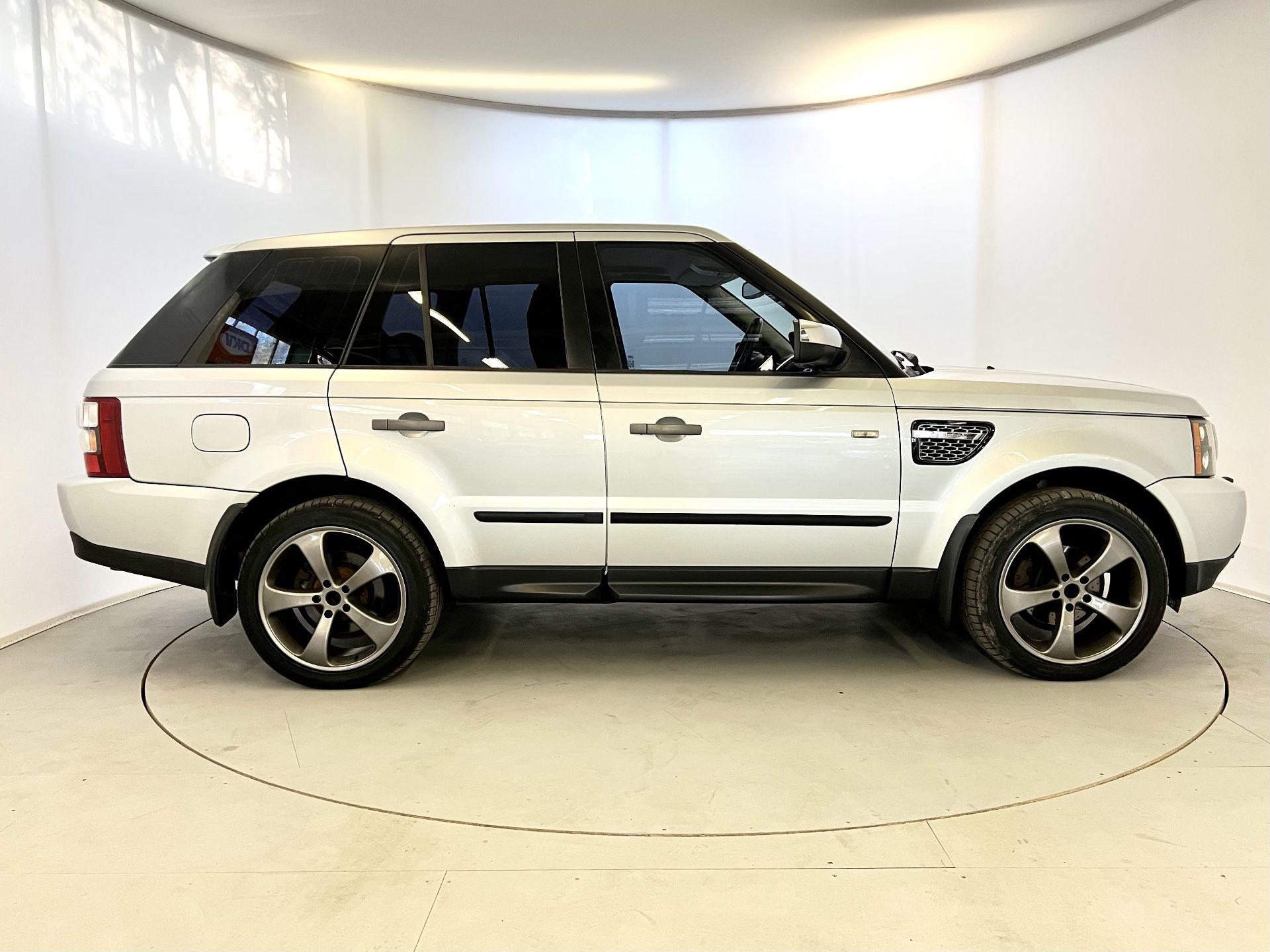Land Rover Range Rover Sport - Image 11 of 41