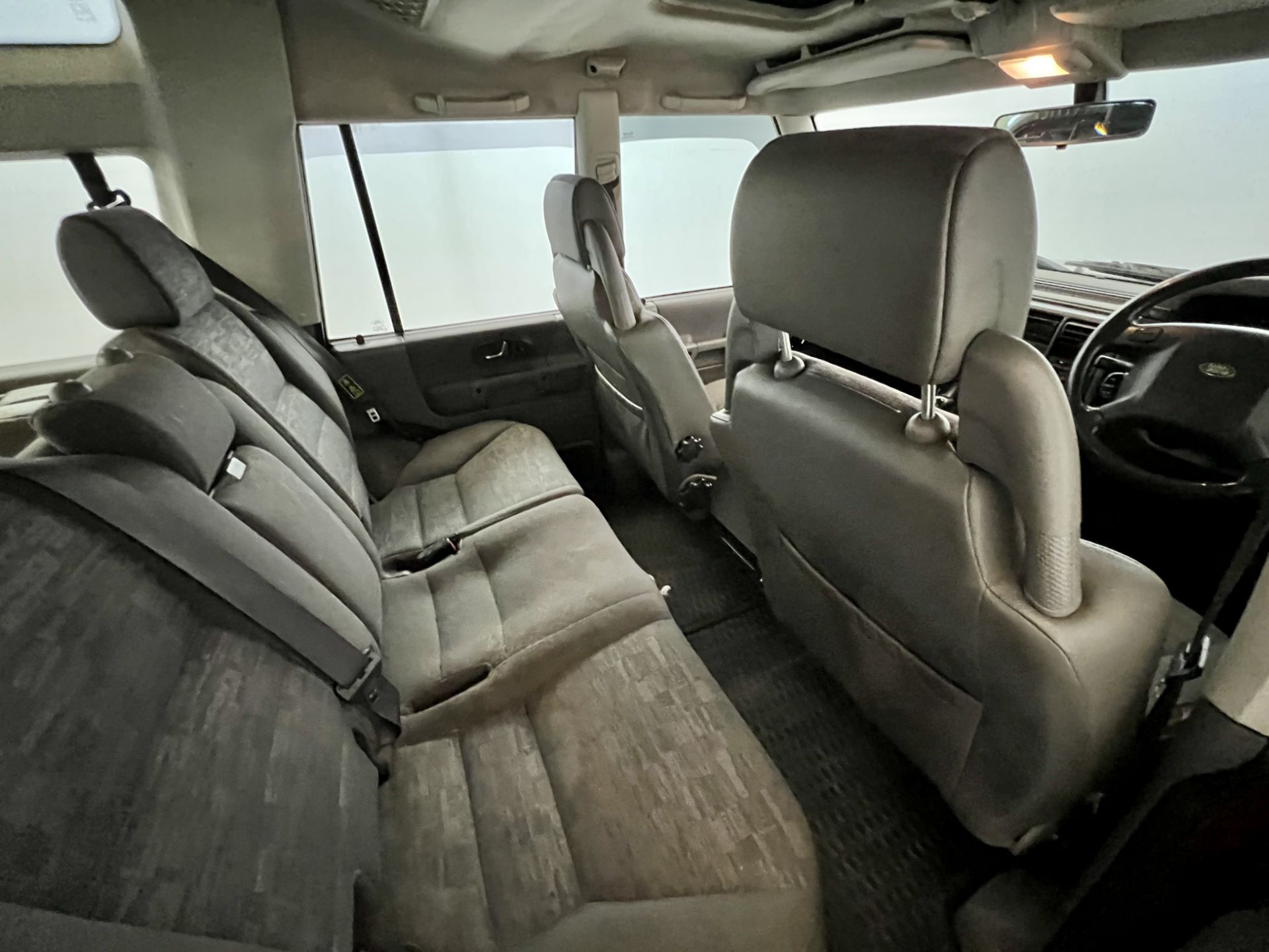 Land Rover Discovery - Image 23 of 35