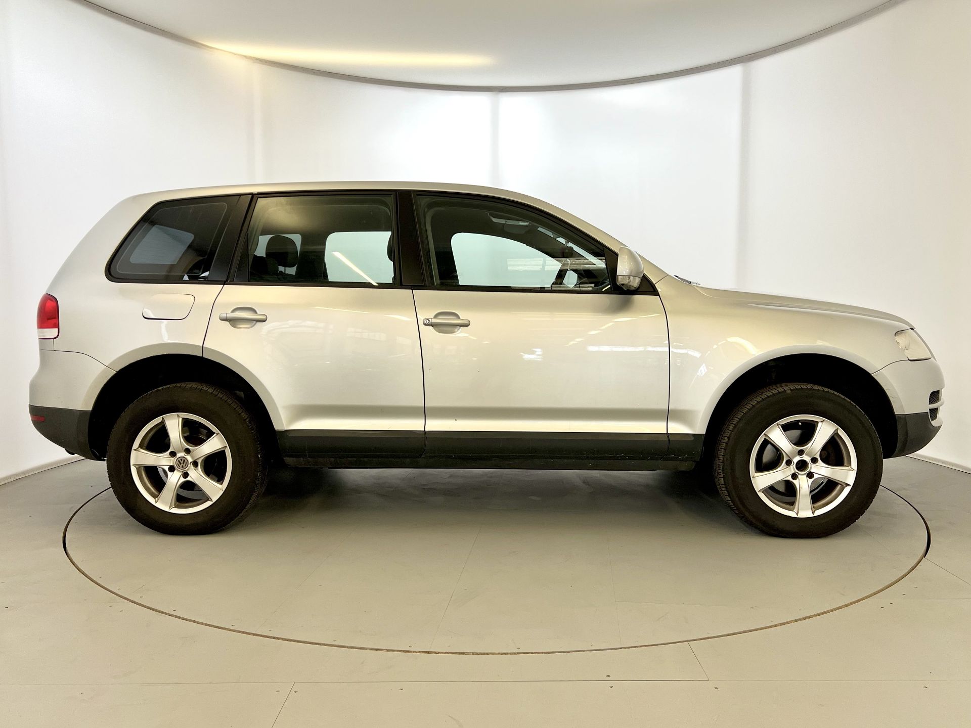 Volkswagen Touareg TDI - Image 11 of 35