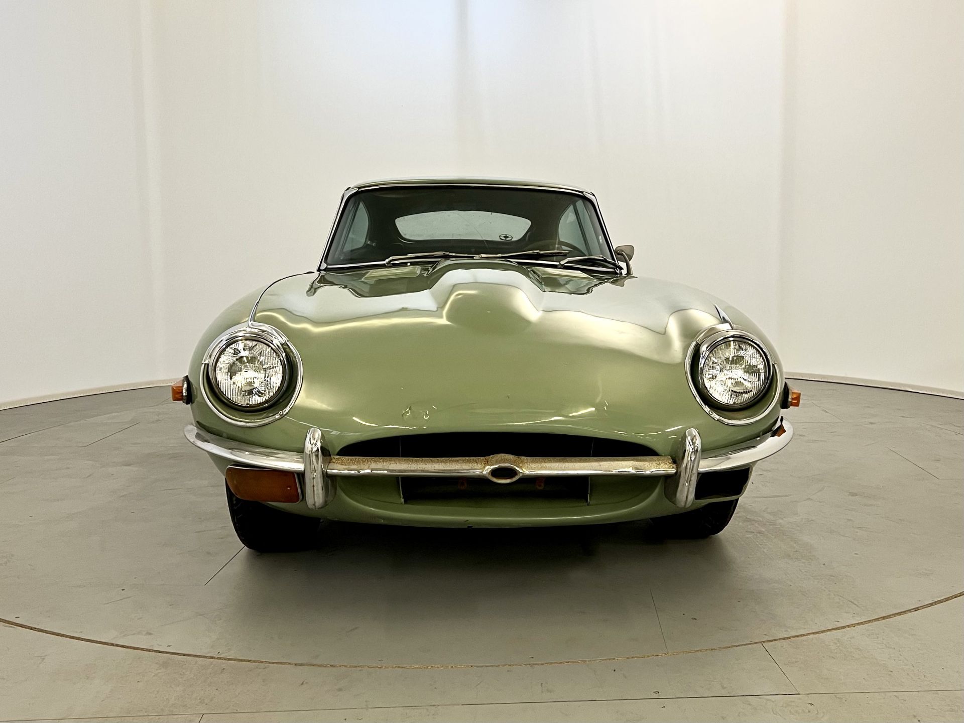 Jaguar E-Type FHC - Image 2 of 33