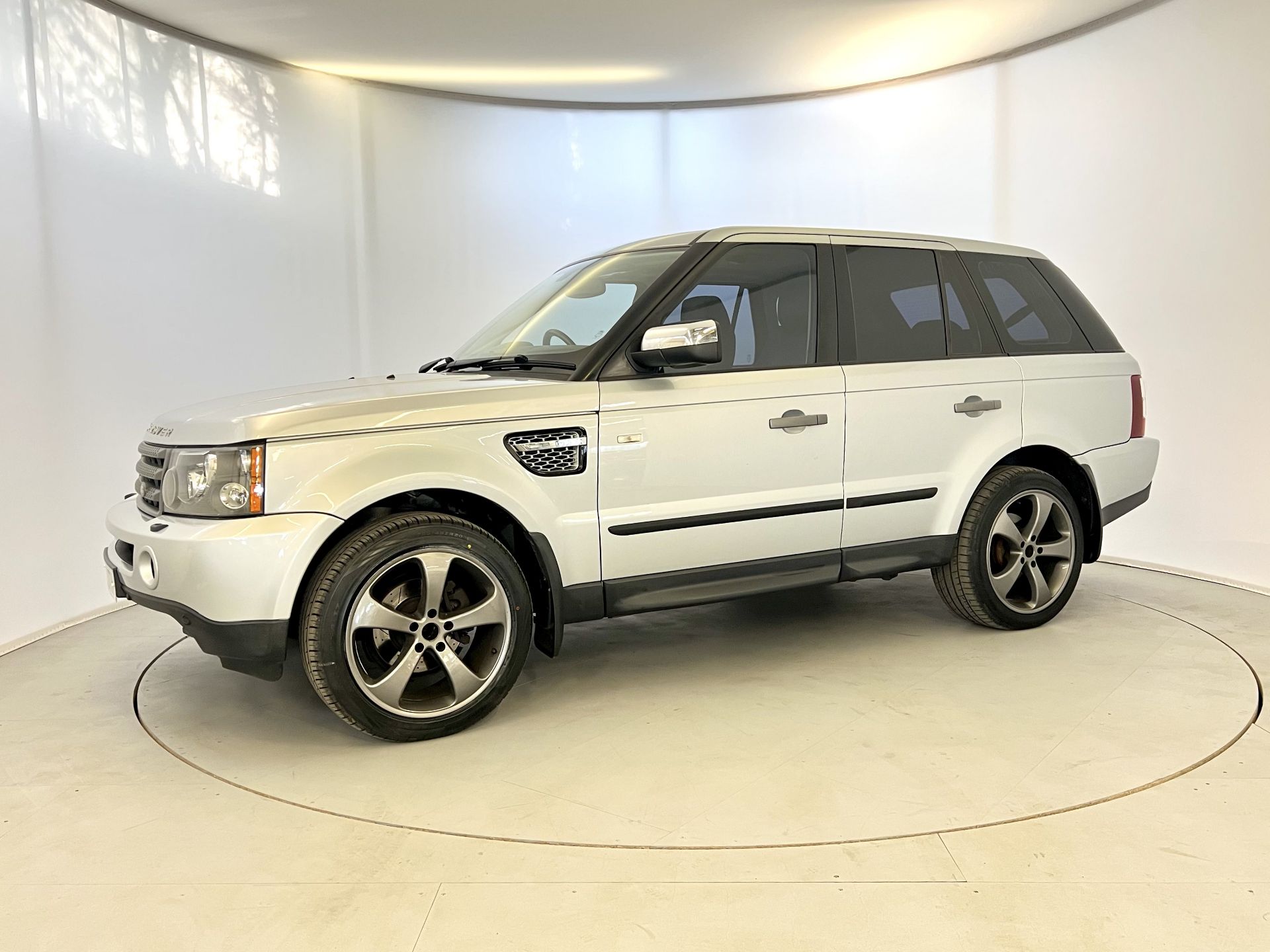 Land Rover Range Rover Sport - Image 4 of 41