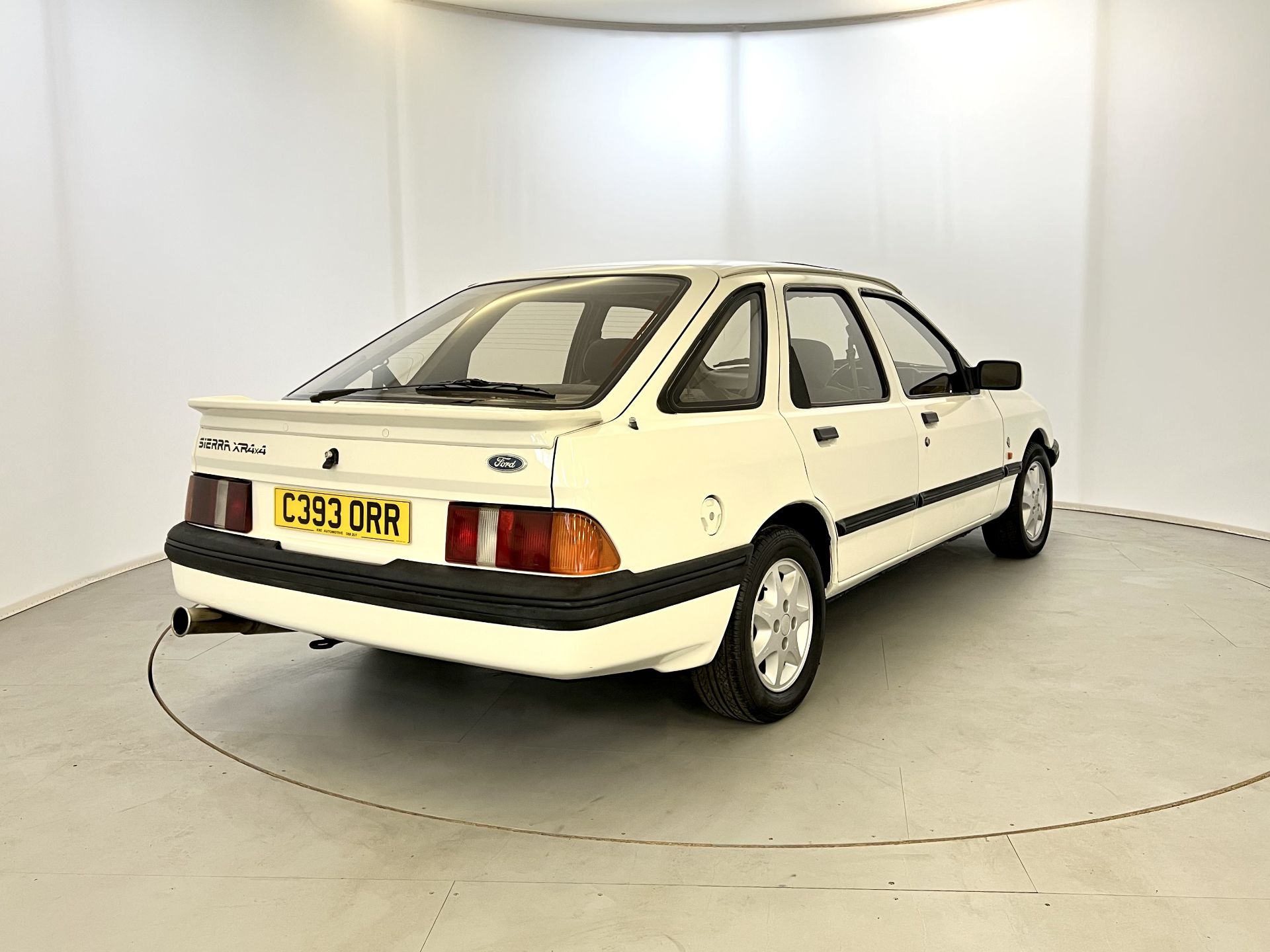 Ford Sierra XR4X4 - Image 9 of 36