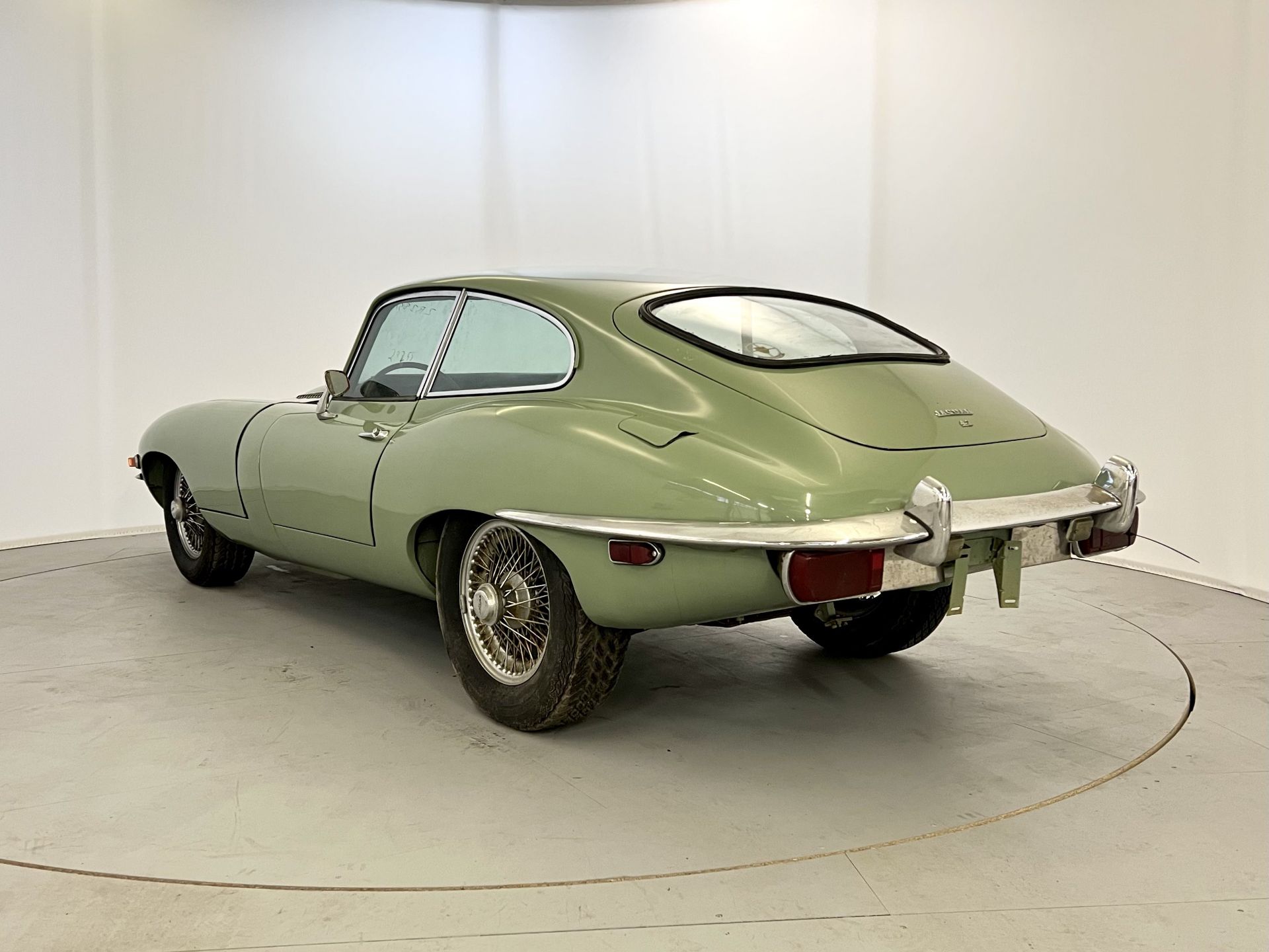 Jaguar E-Type FHC - Image 7 of 33