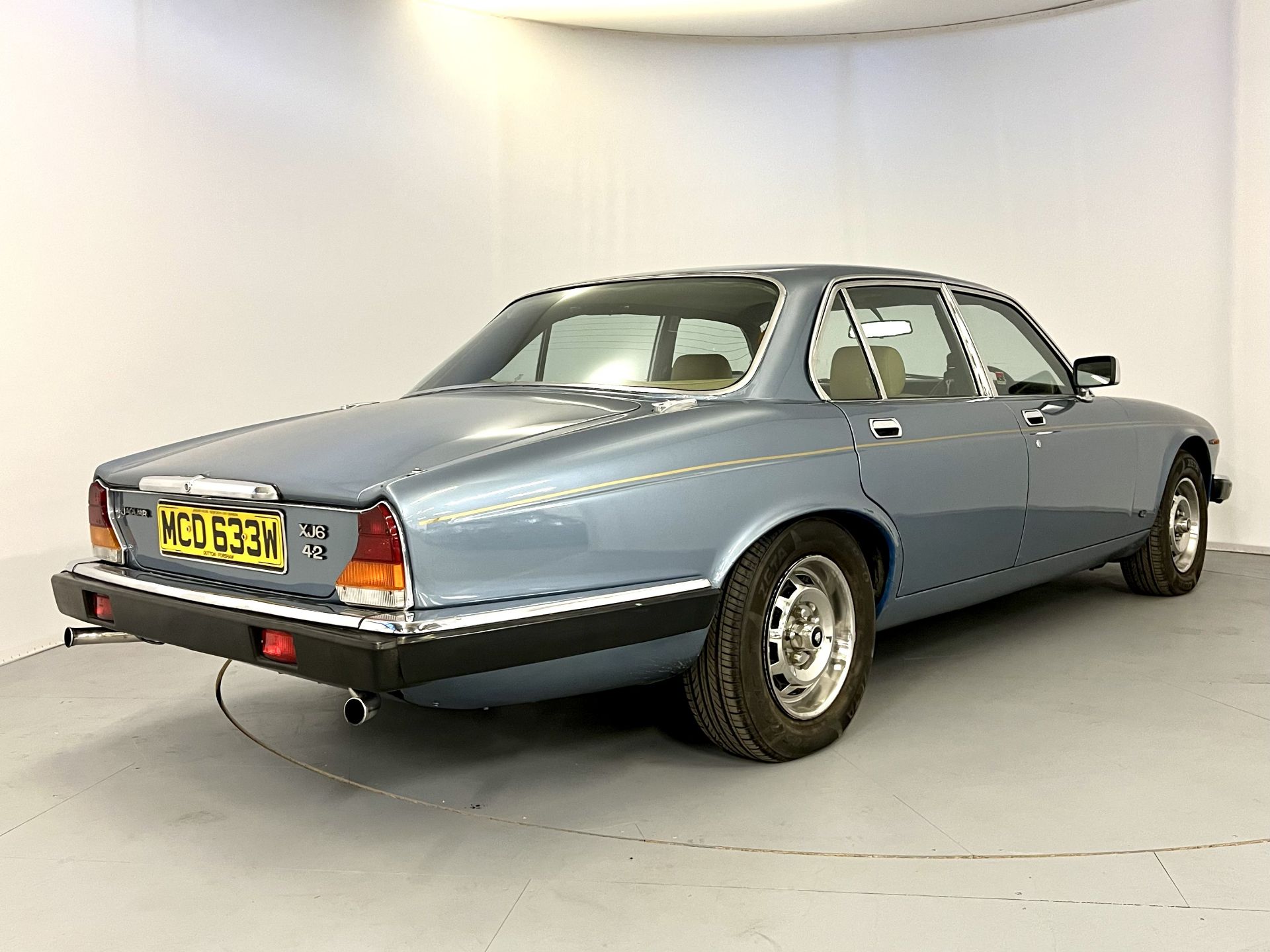 Jaguar XJ6 4.2 - Image 10 of 20