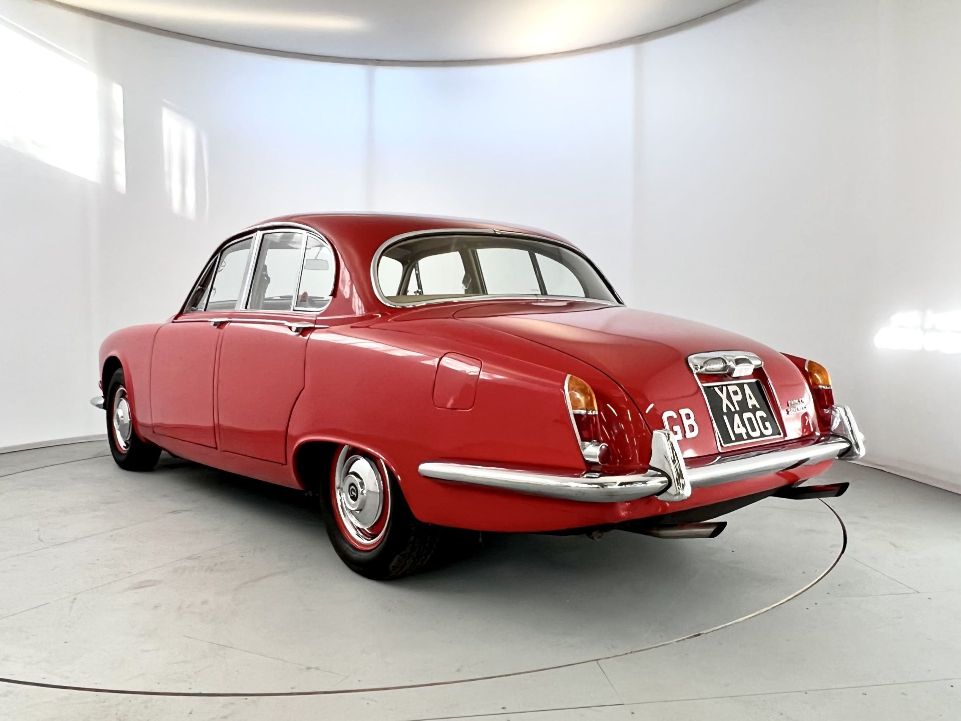 Daimler 420 Sovereign - Image 7 of 36