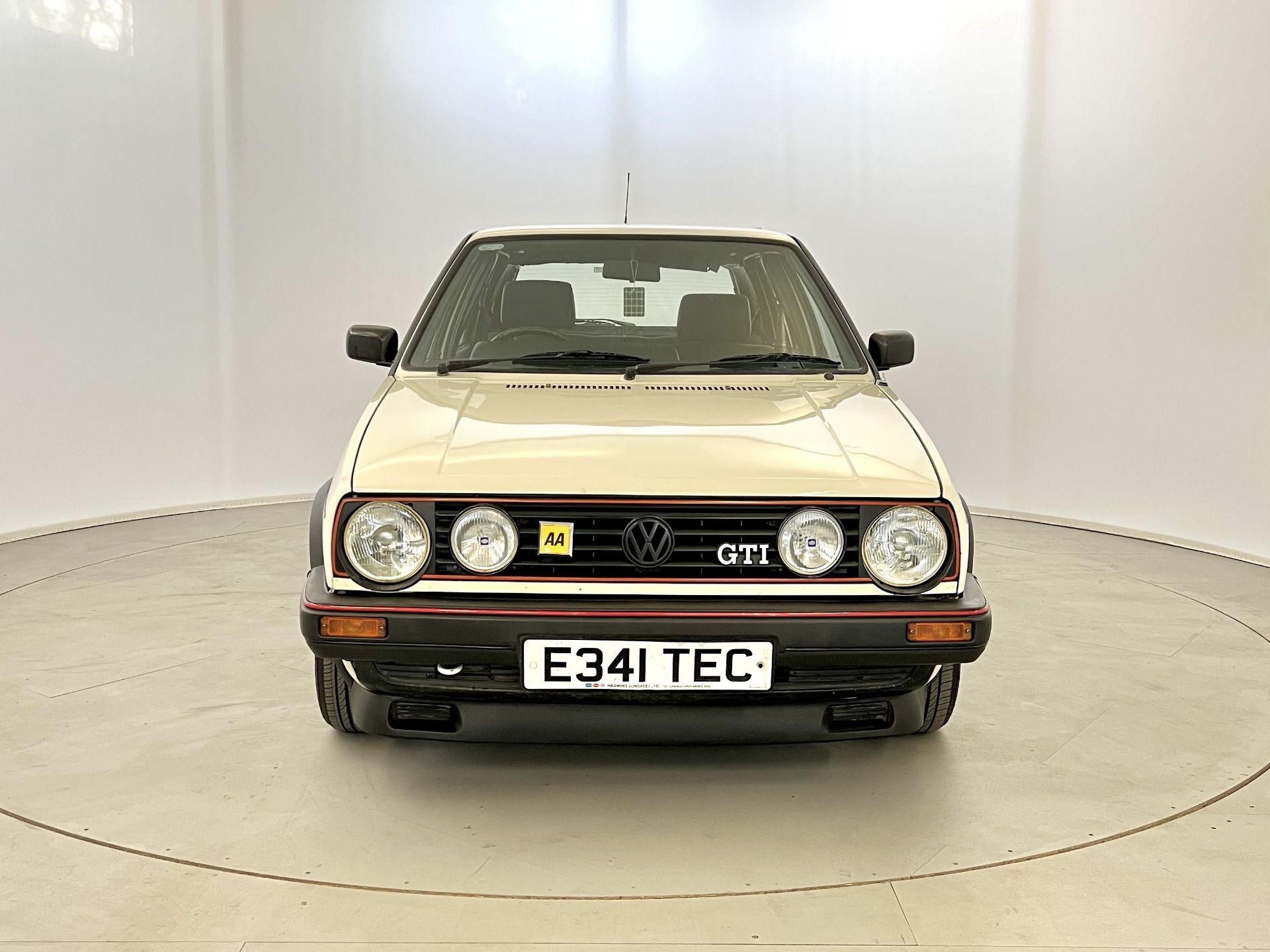 Volkswagen Golf GTI - Image 2 of 40