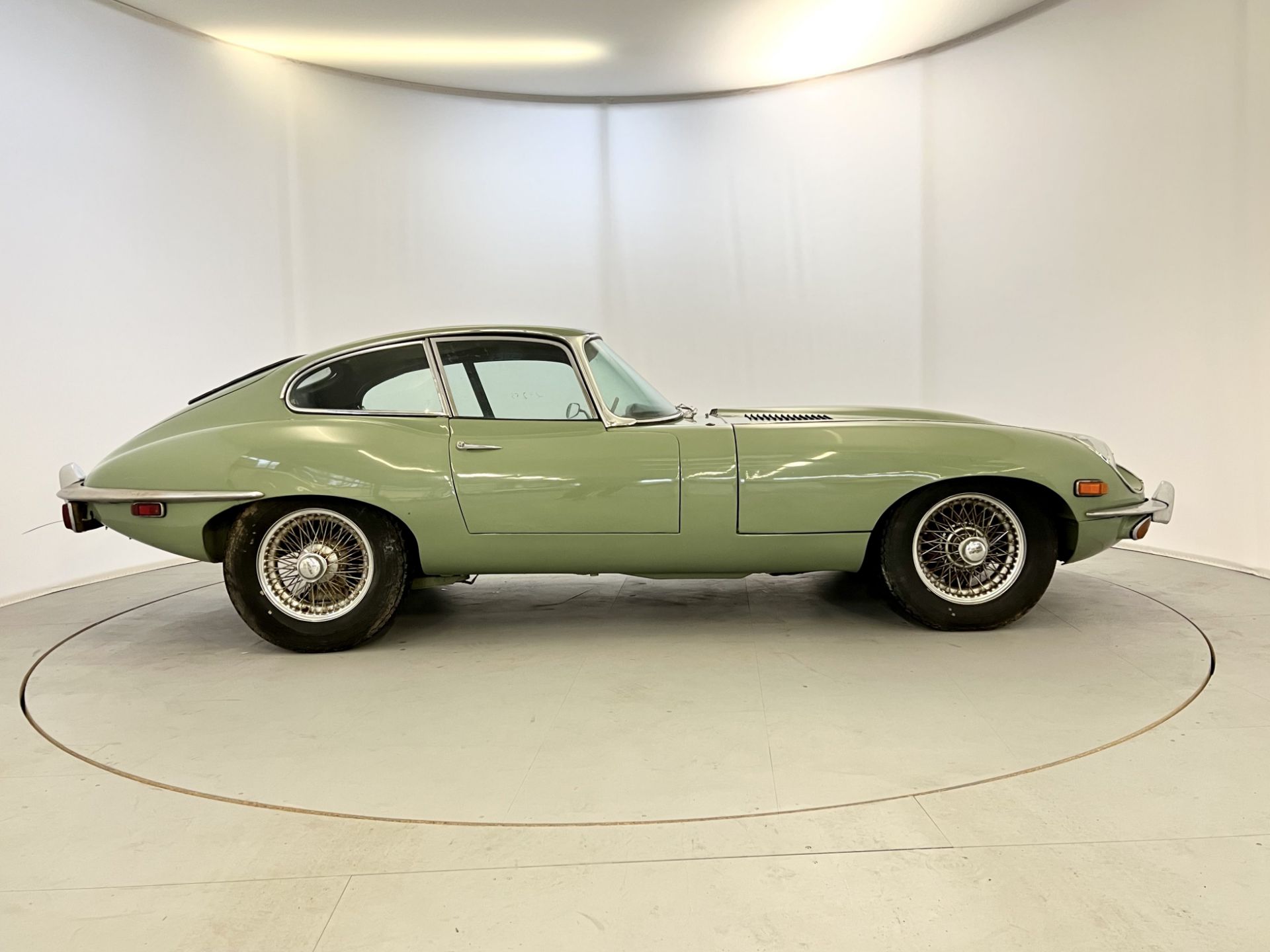 Jaguar E-Type FHC - Image 11 of 33