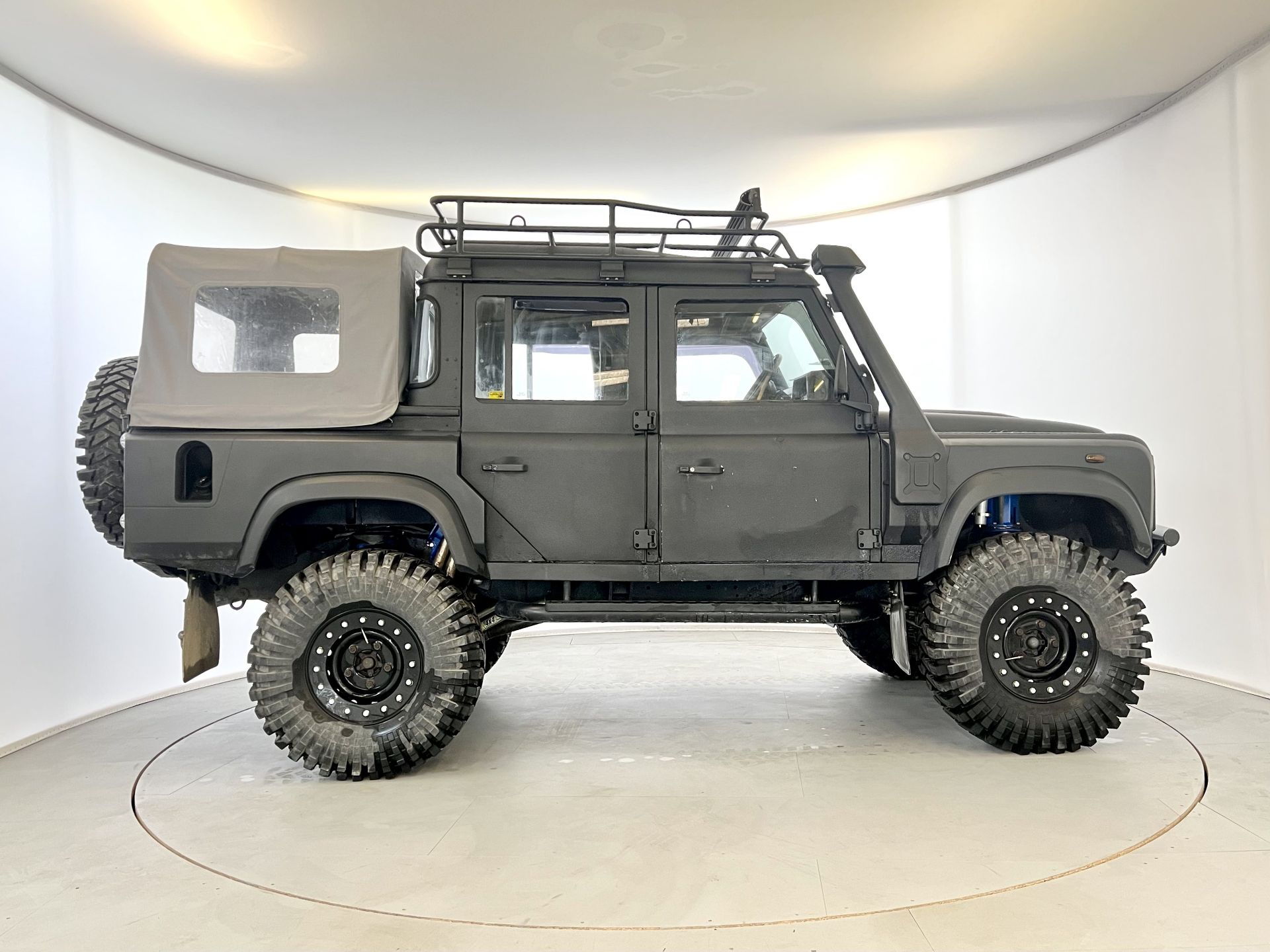 Land Rover Defender 110 TD5 - Image 11 of 39