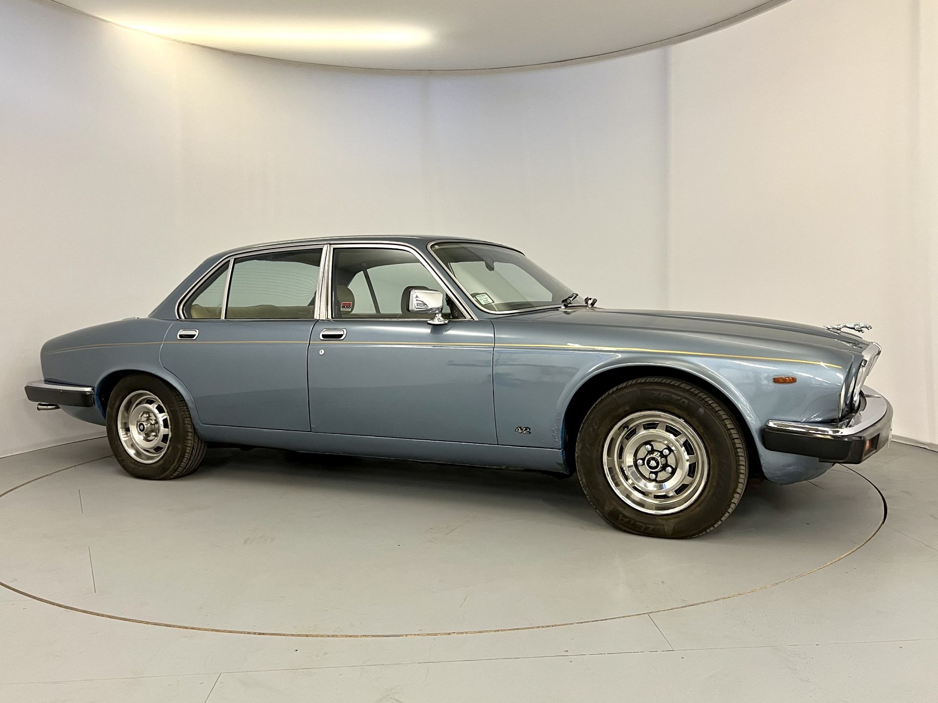 Jaguar XJ6 4.2 - Image 13 of 20