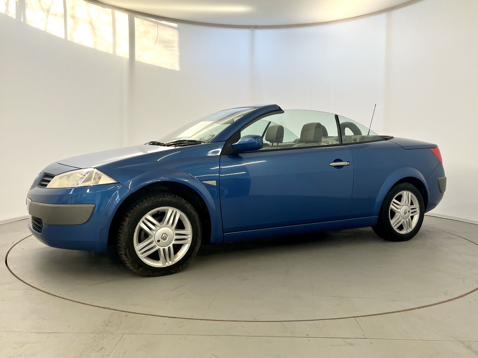 Renault Megane Cabriolet - Image 4 of 34