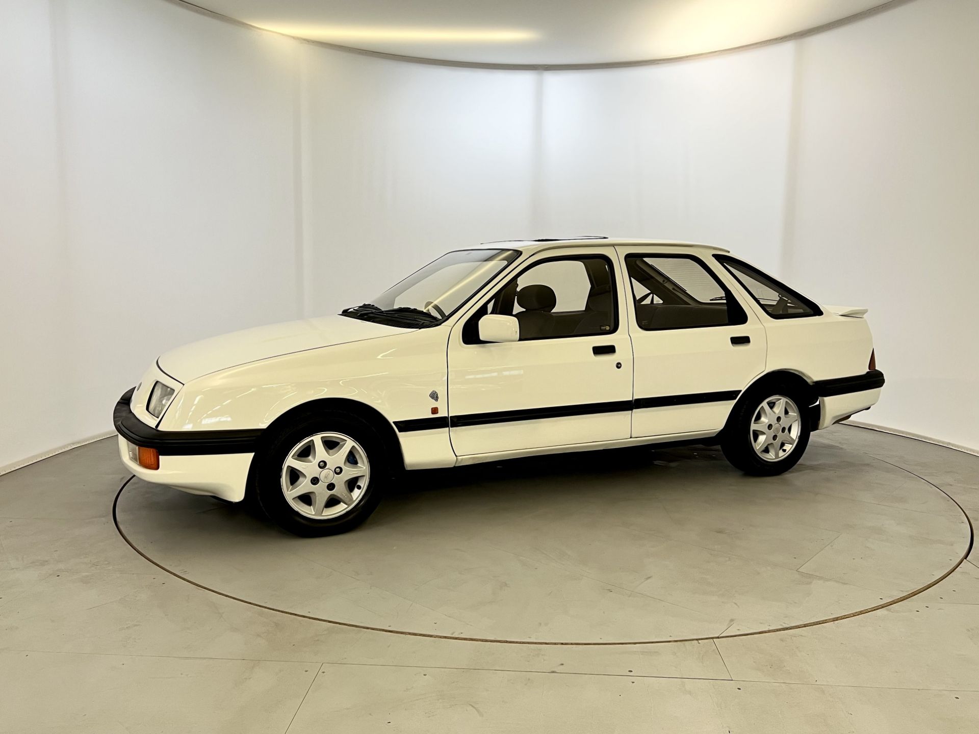 Ford Sierra XR4X4 - Image 4 of 36