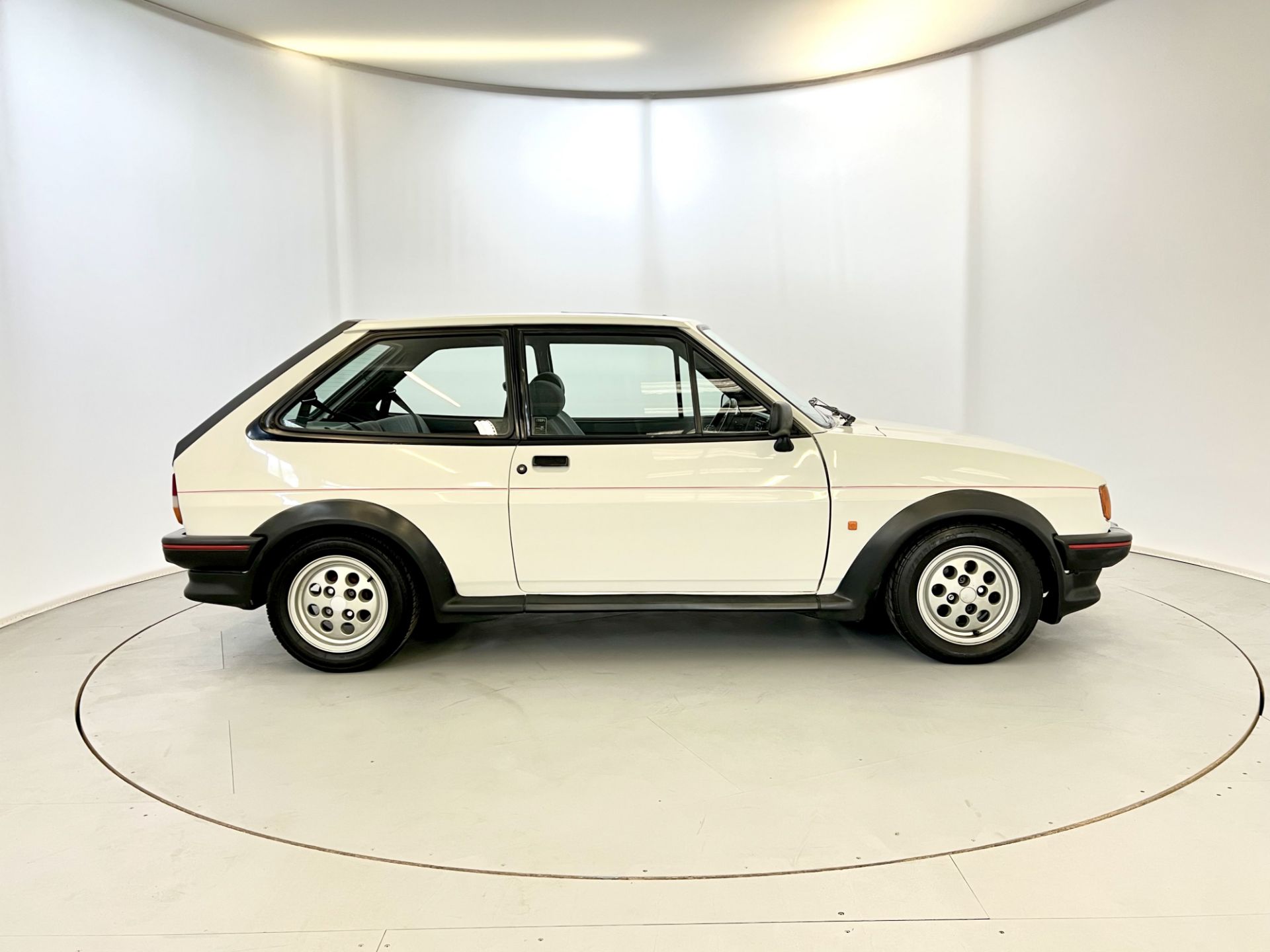 Ford Fiesta XR2 - Image 11 of 37