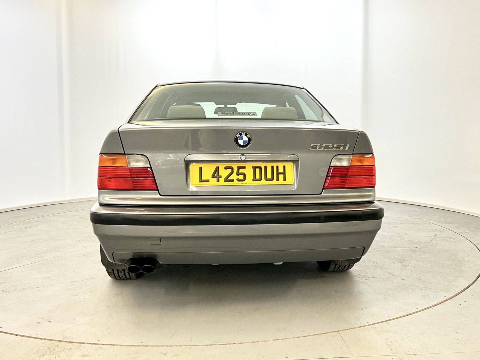 BMW 325i - Image 8 of 35