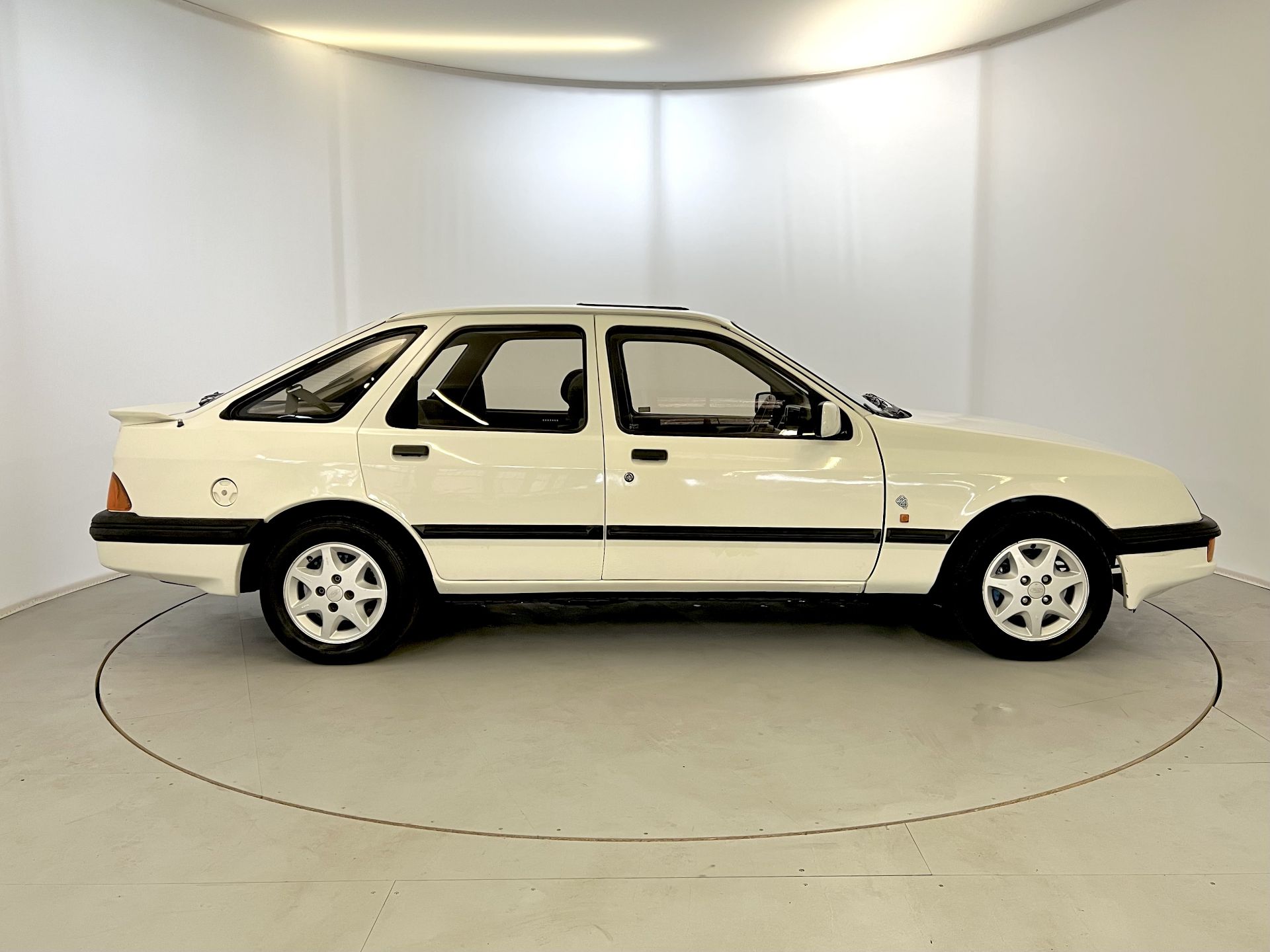 Ford Sierra XR4X4 - Image 11 of 36