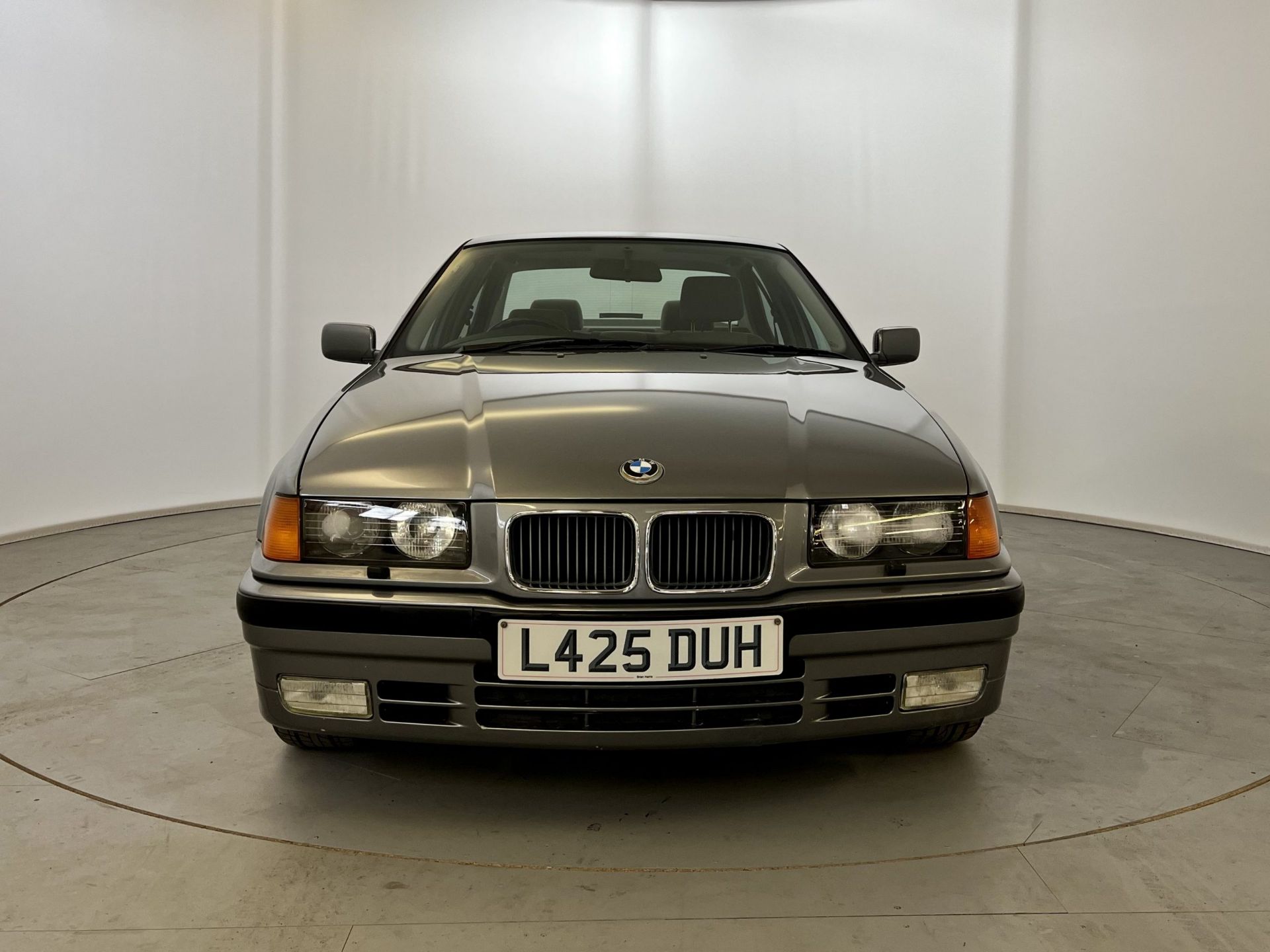 BMW 325i - Image 2 of 35