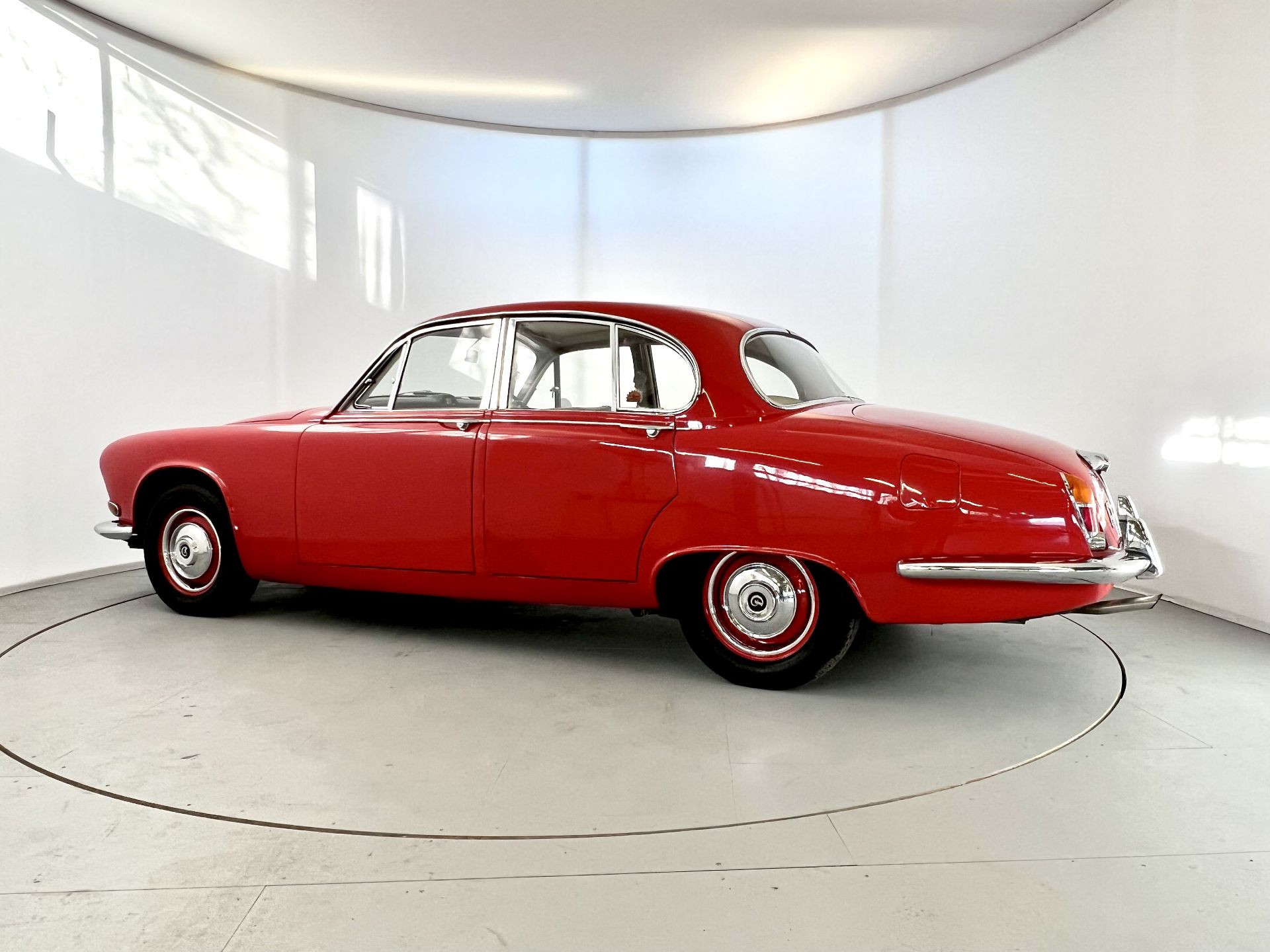 Daimler 420 Sovereign - Image 6 of 36