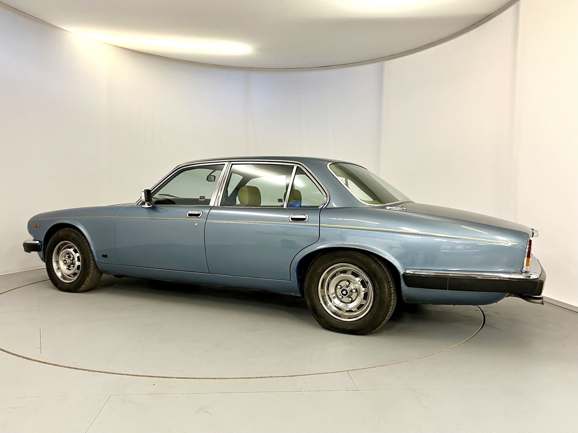 Jaguar XJ6 4.2 - Image 7 of 20