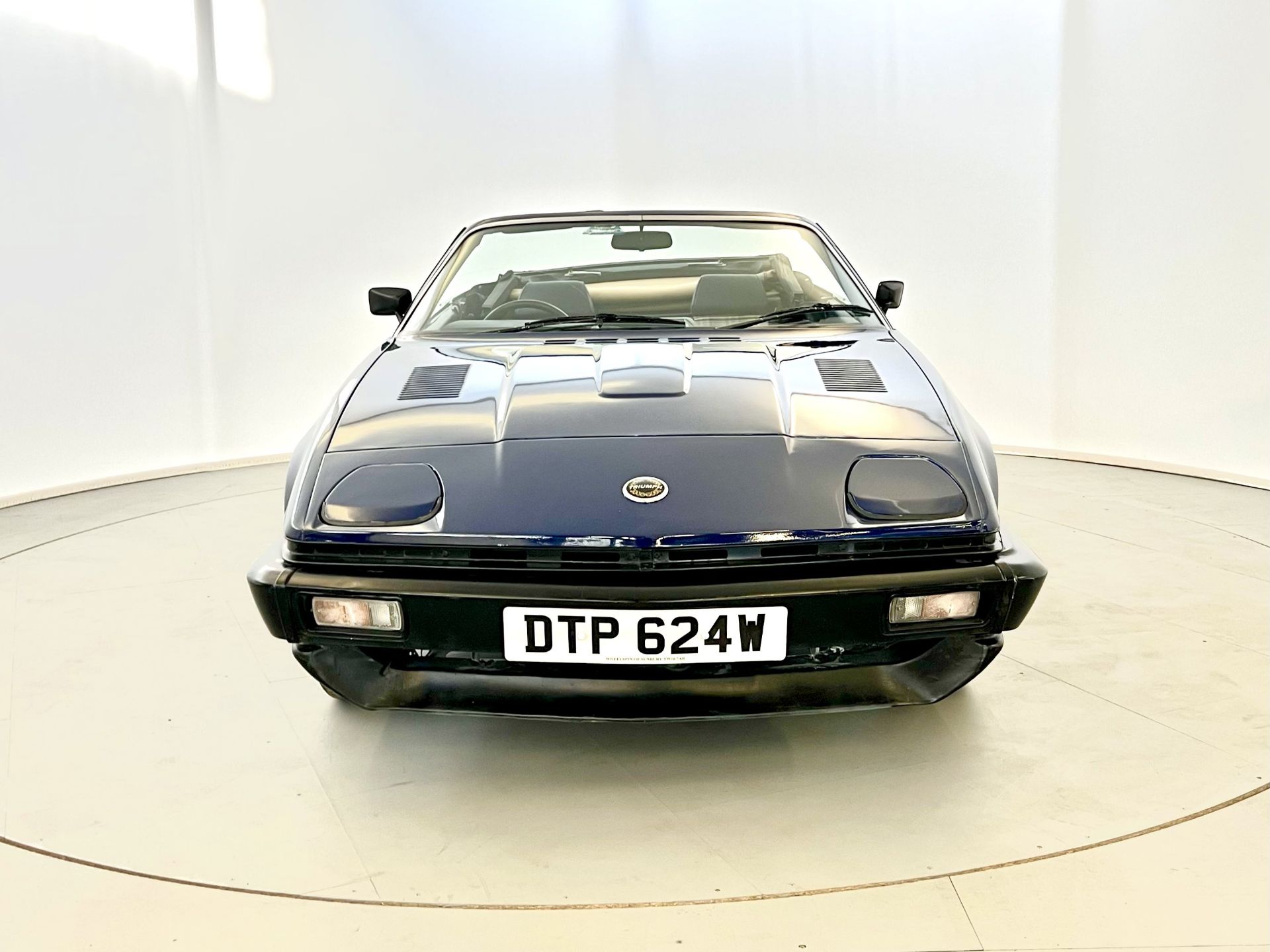 Triumph TR7 - Image 2 of 36