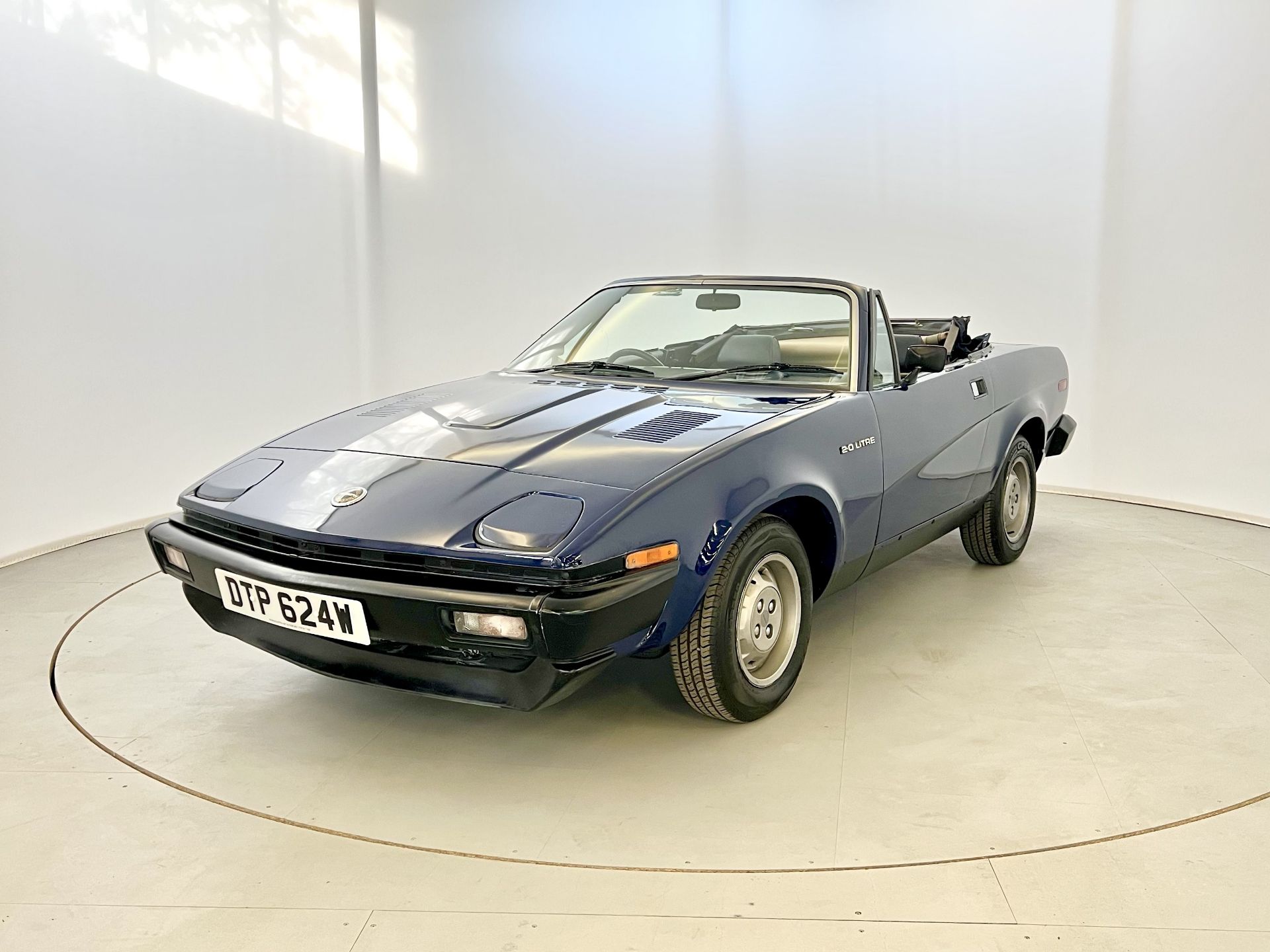 Triumph TR7 - Image 3 of 36